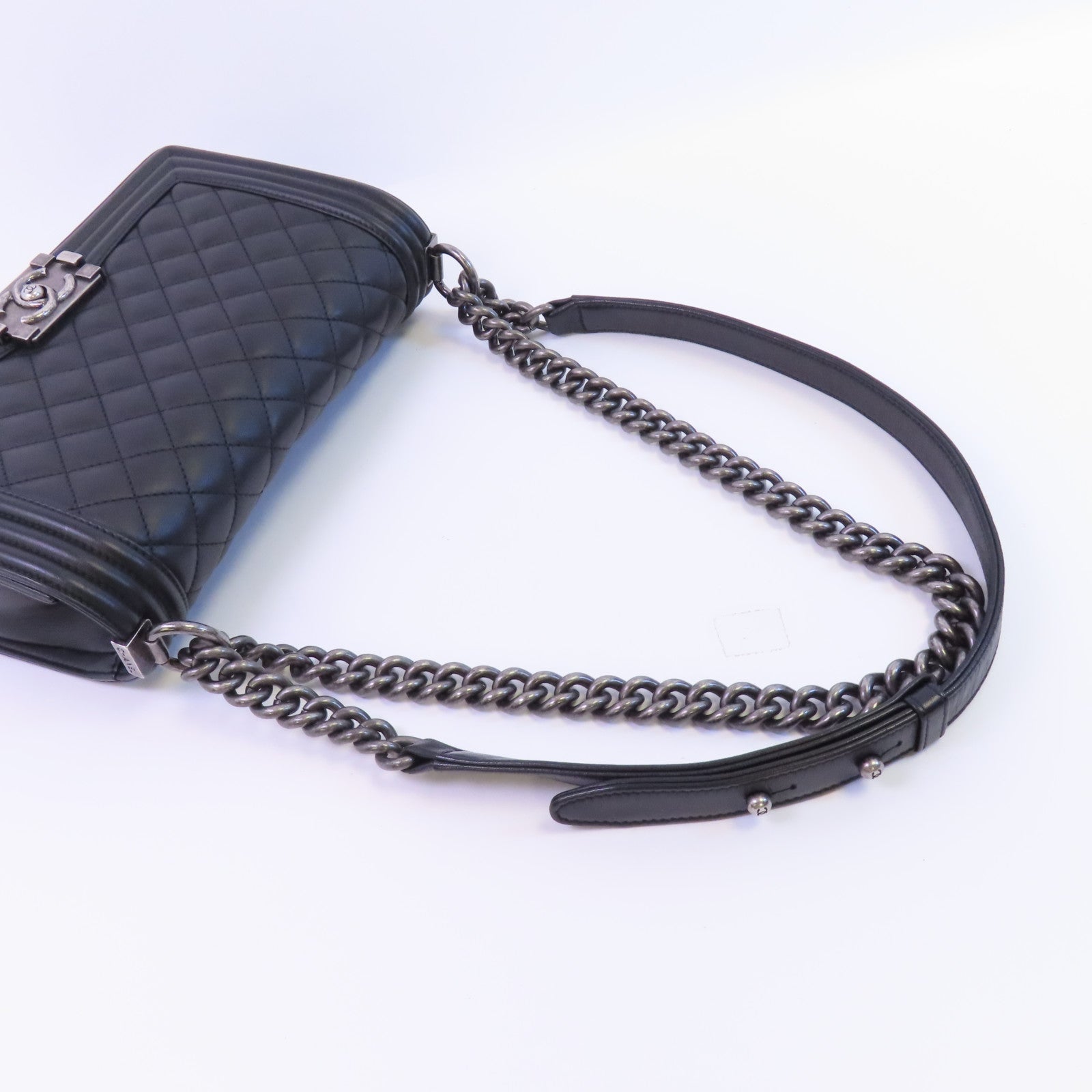 CHANEL 羊皮皮革Boy Chanel 25銀扣鏈帶肩背袋