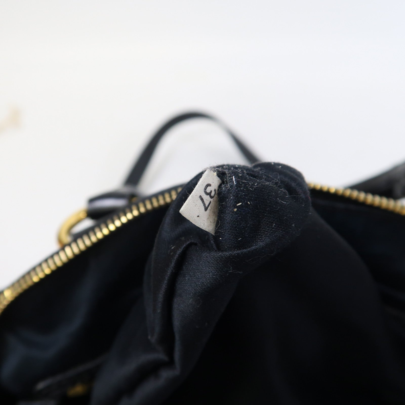 Miu Miu 牛皮皮革2 Way Shoulder金扣手挽肩背兩用袋黑色