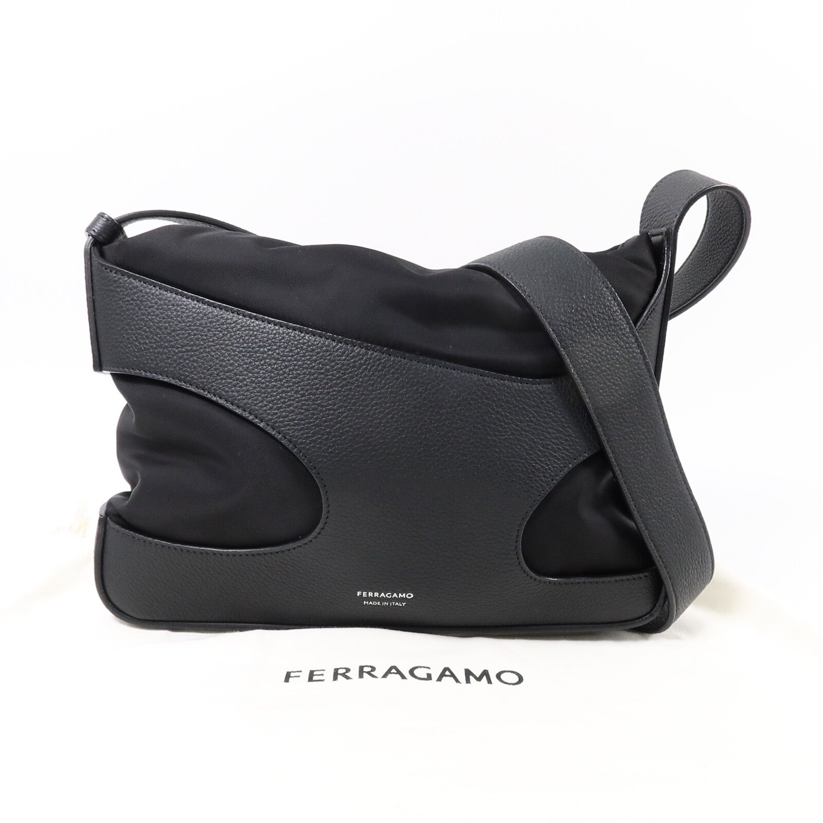 Salvatore Ferragamo 尼龍/牛皮皮革Cut Out Shoulder Bag肩背袋