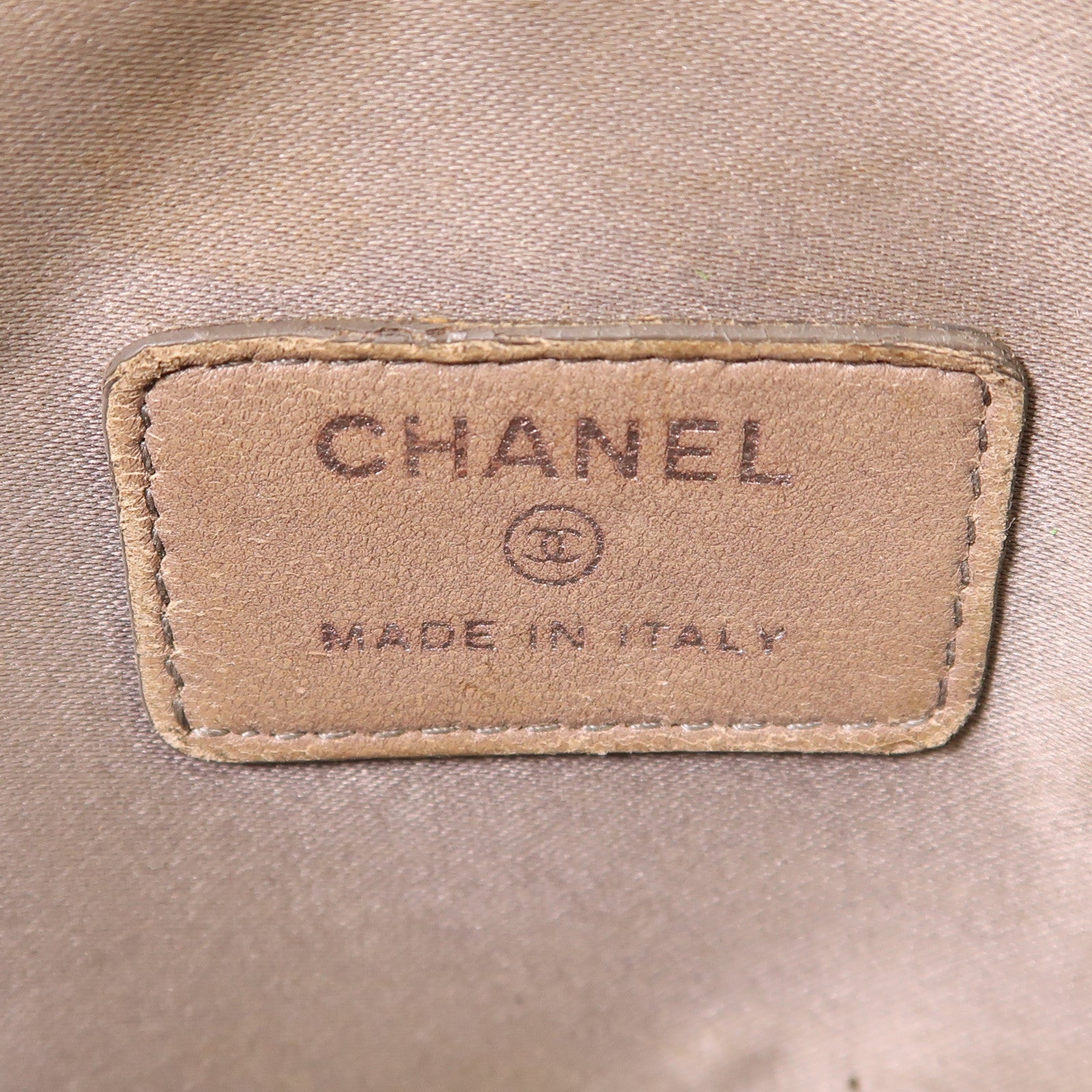 CHANEL 漆皮皮革Shoulder Bag銀扣肩背袋