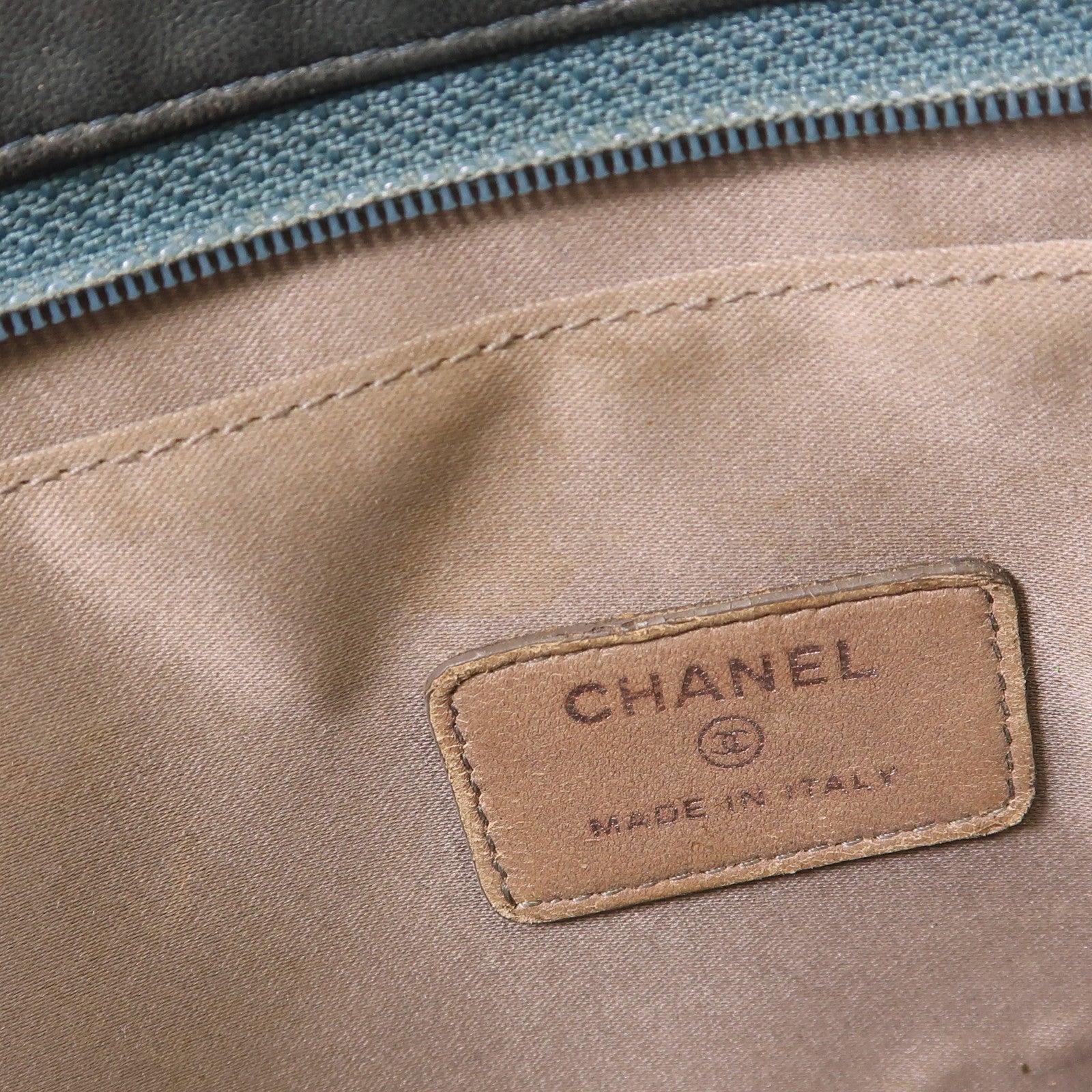 CHANEL 漆皮皮革Shoulder Bag銀扣肩背袋