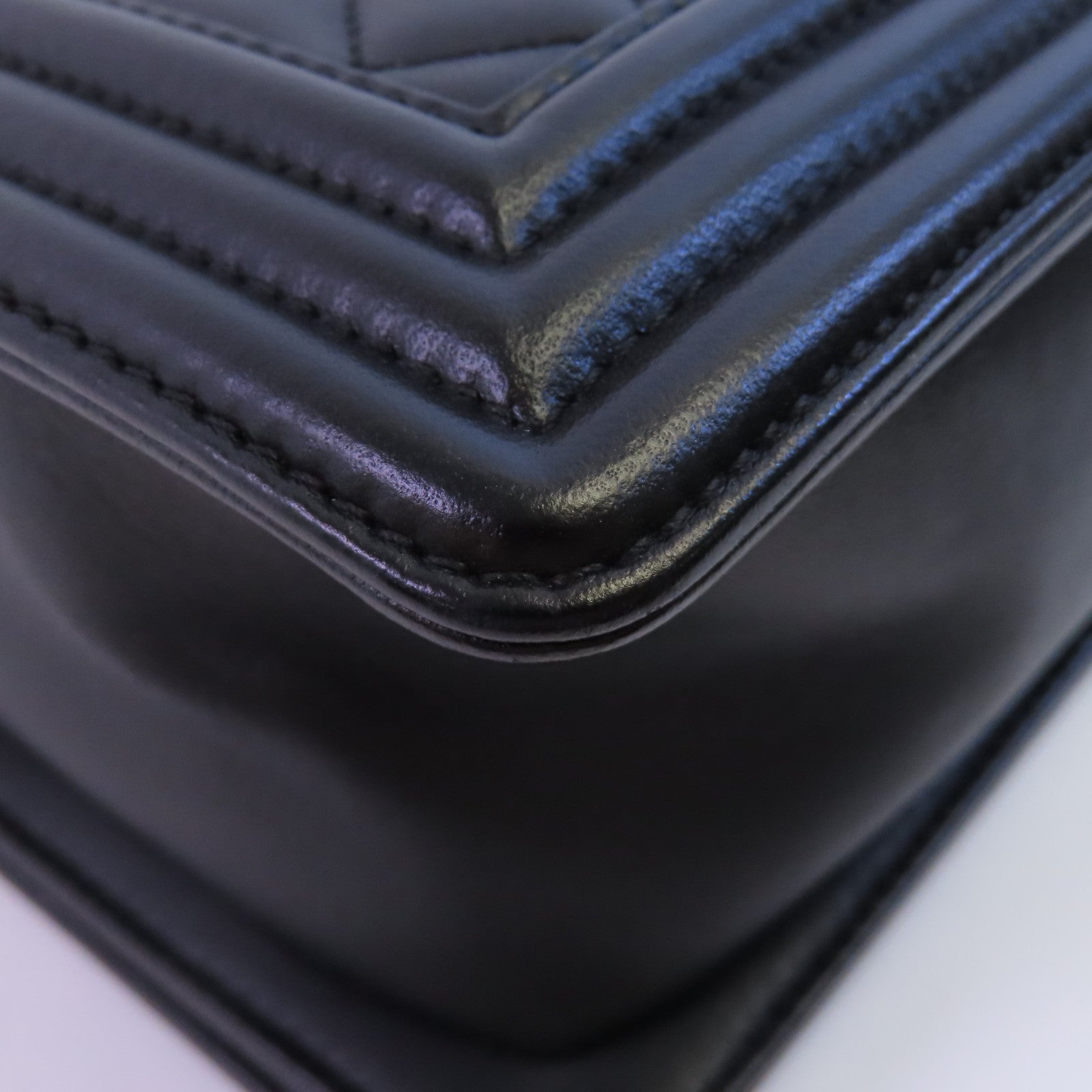 CHANEL 羊皮皮革Boy Chanel 25銀扣鏈帶肩背袋