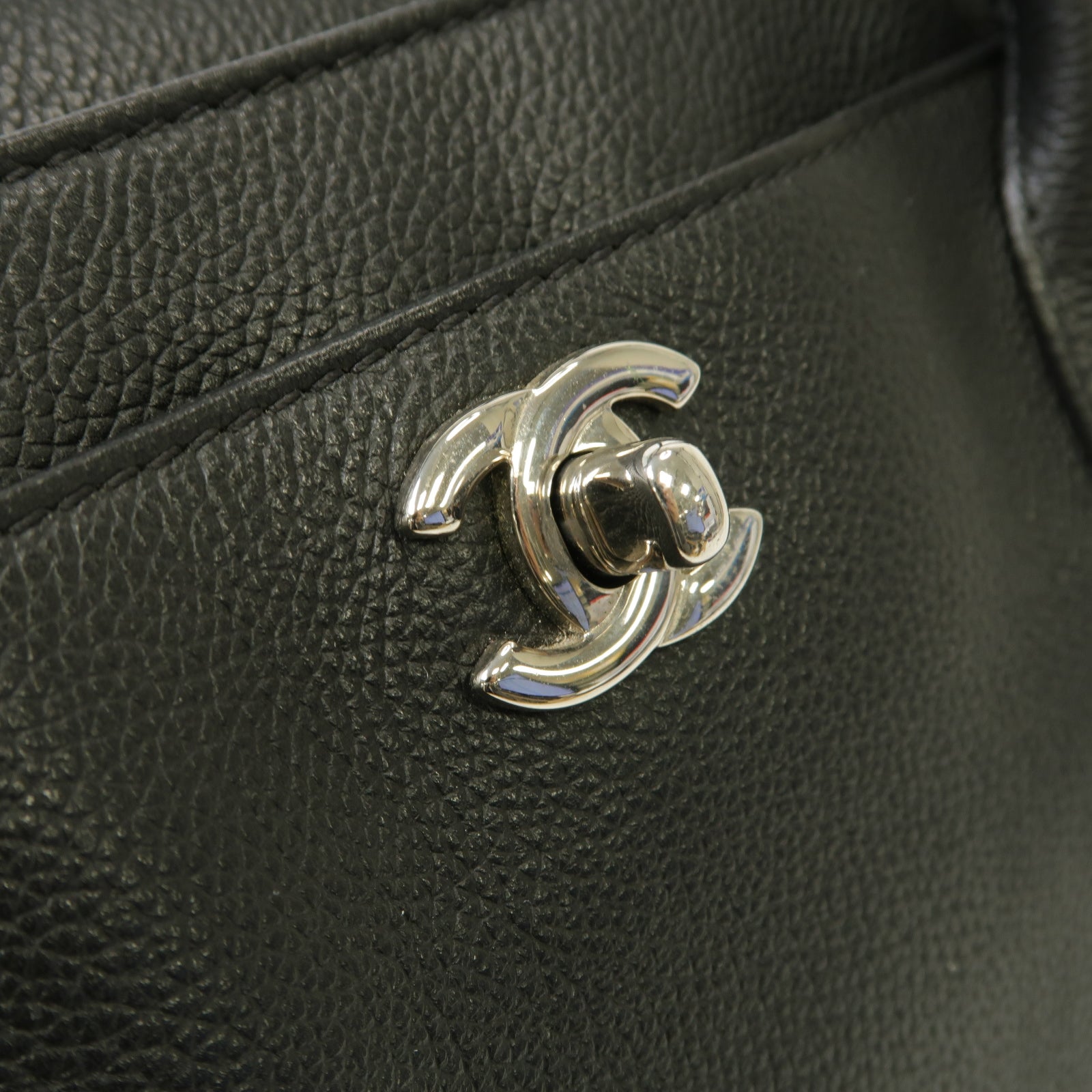 CHANEL 【激減優惠】牛皮皮革Executive Cerf Tote Bag銀扣手挽袋黑色