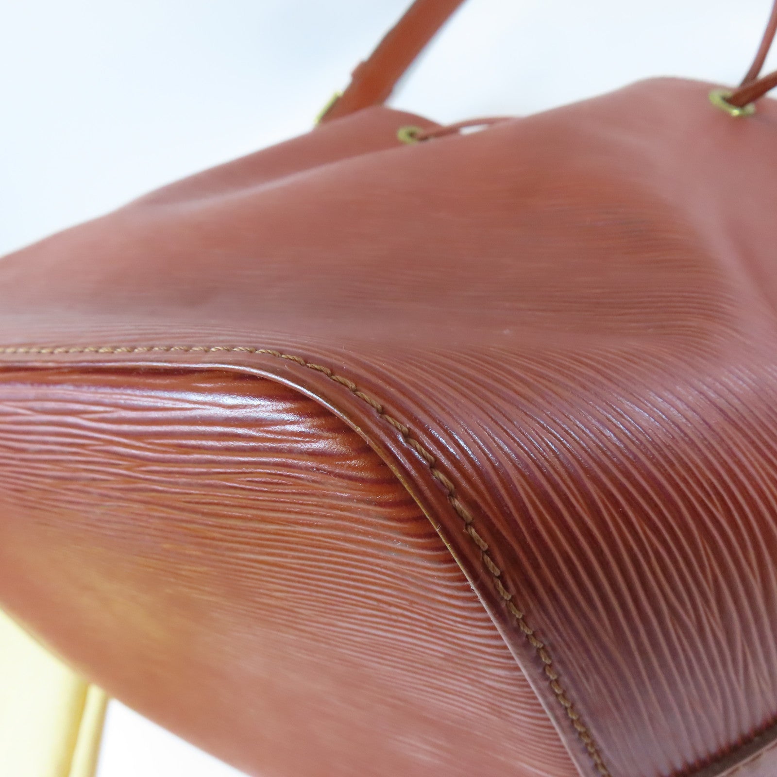 LOUIS VUITTON 【激減優惠】Epi Petit Noe金扣肩背袋啡色