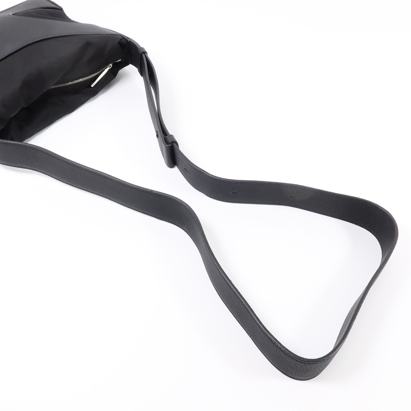 Salvatore Ferragamo 尼龍/牛皮皮革Cut Out Shoulder Bag肩背袋