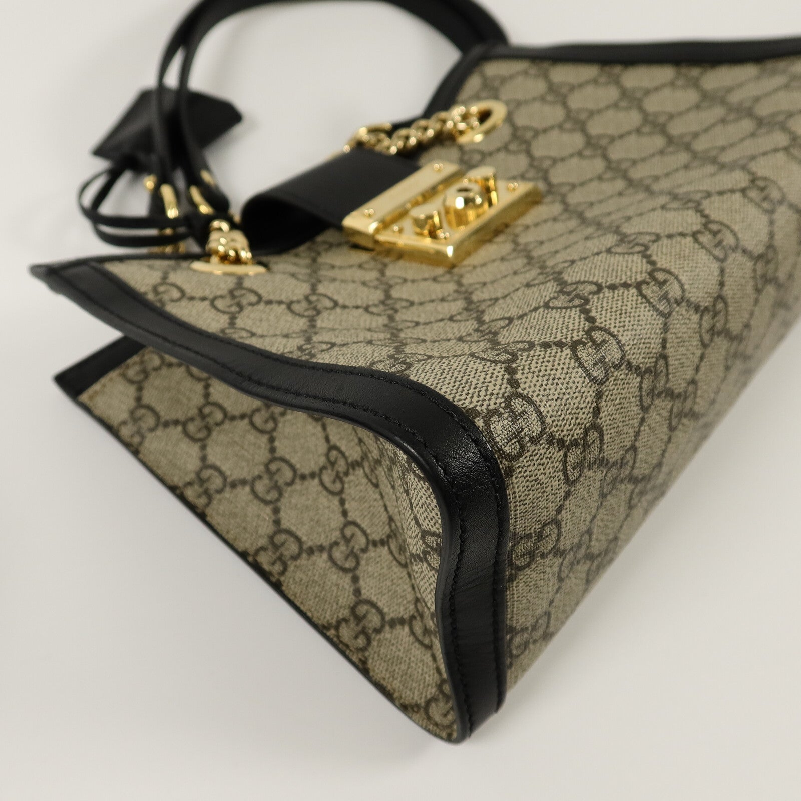 GUCCI 塗層帆布Padlock GG Small鏈帶肩背袋