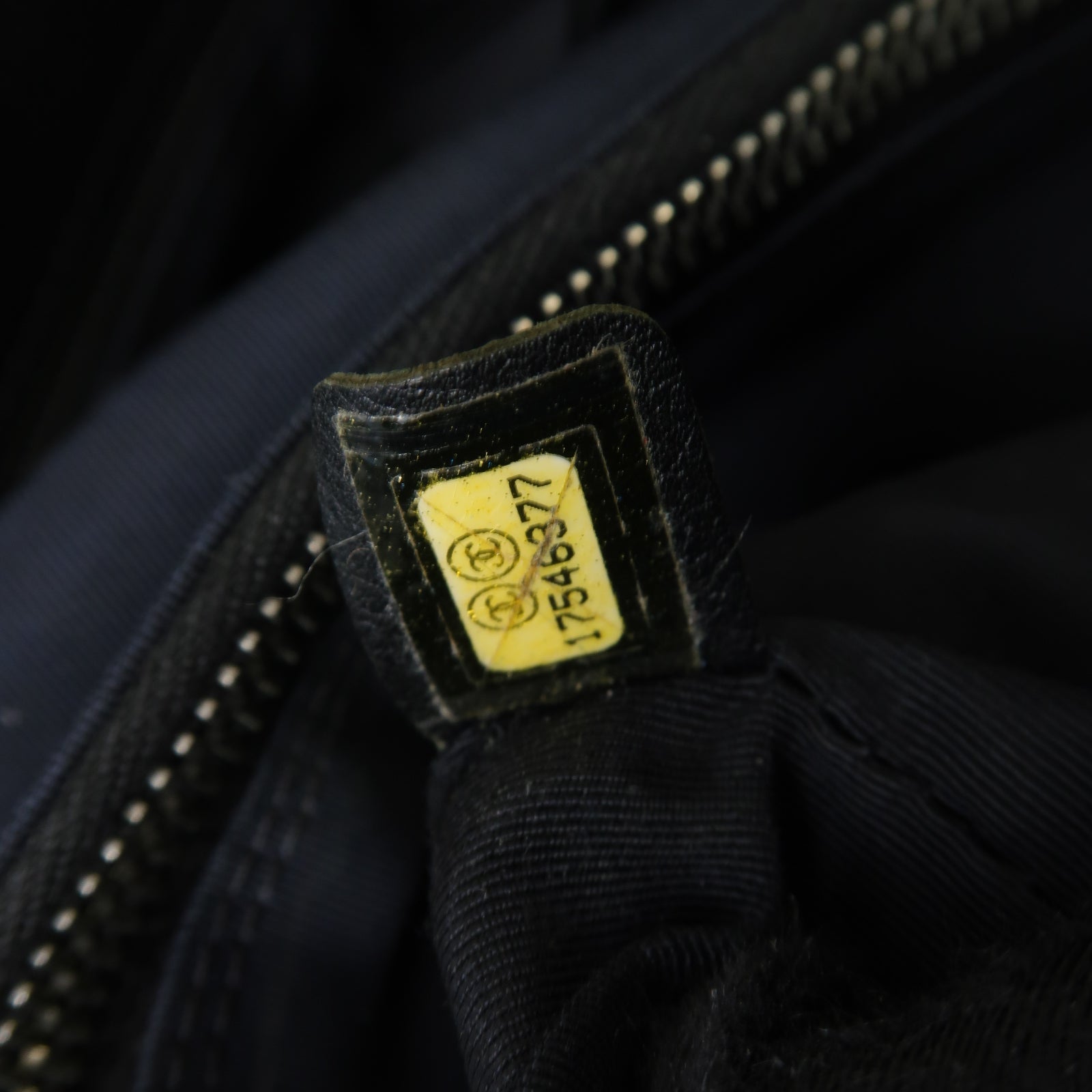 CHANEL 【激減優惠】牛皮皮革Executive Cerf Tote Bag銀扣手挽袋黑色