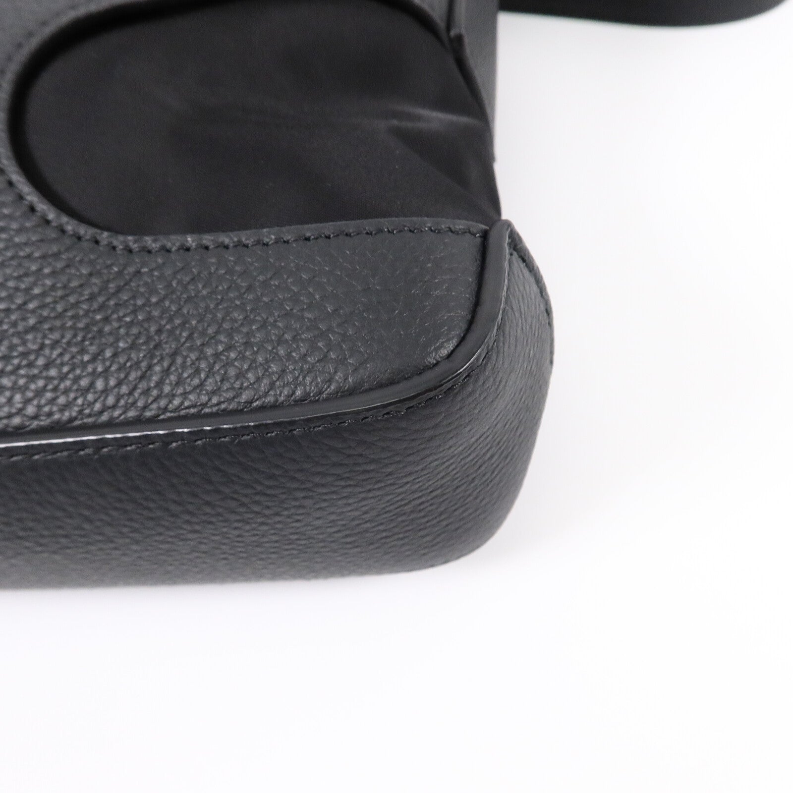 Salvatore Ferragamo 尼龍/牛皮皮革Cut Out Shoulder Bag肩背袋