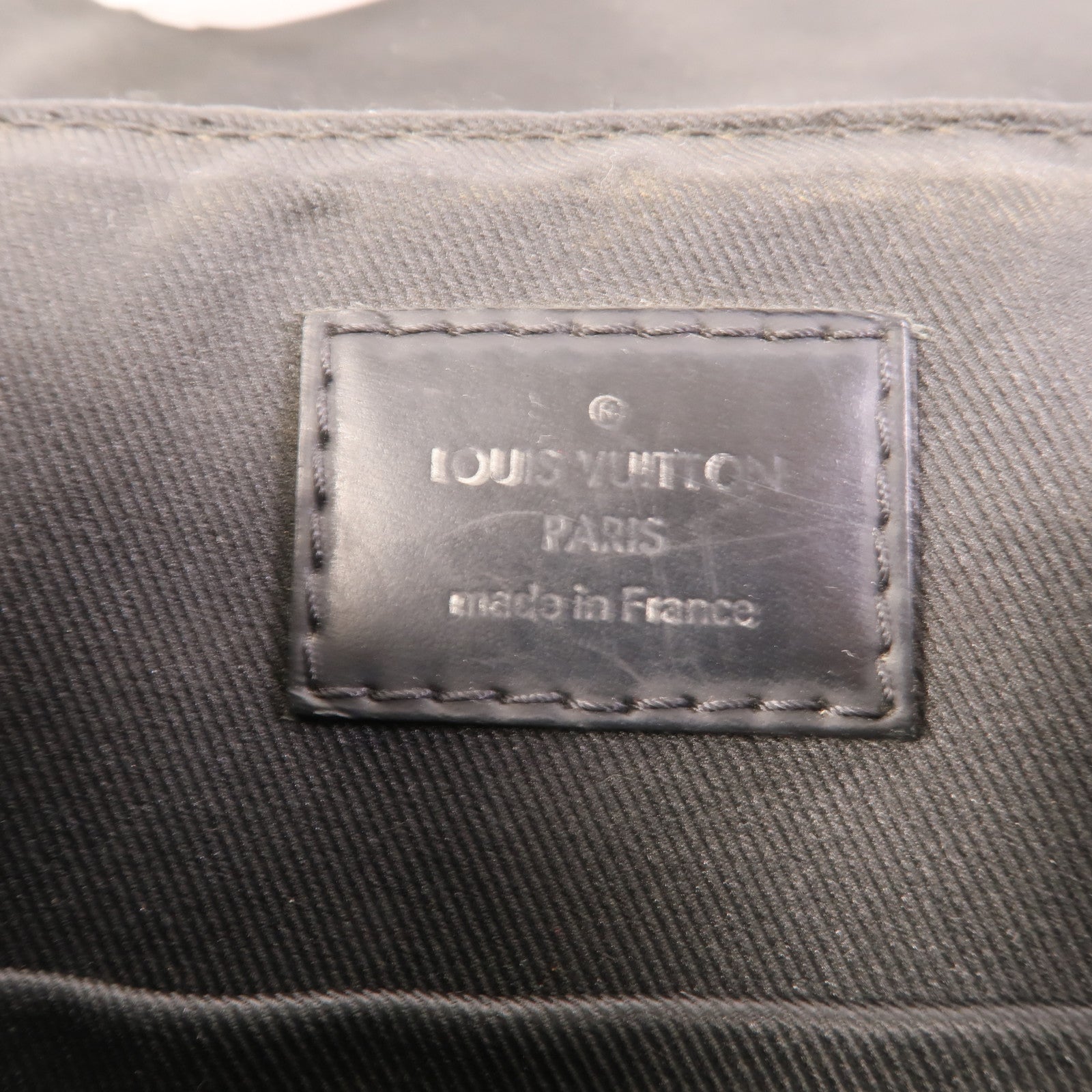 LOUIS VUITTON Damier Graphite Distrist PM銀扣肩背袋
