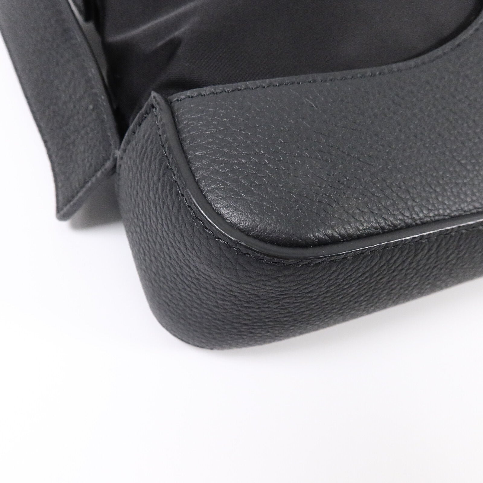 Salvatore Ferragamo 尼龍/牛皮皮革Cut Out Shoulder Bag肩背袋