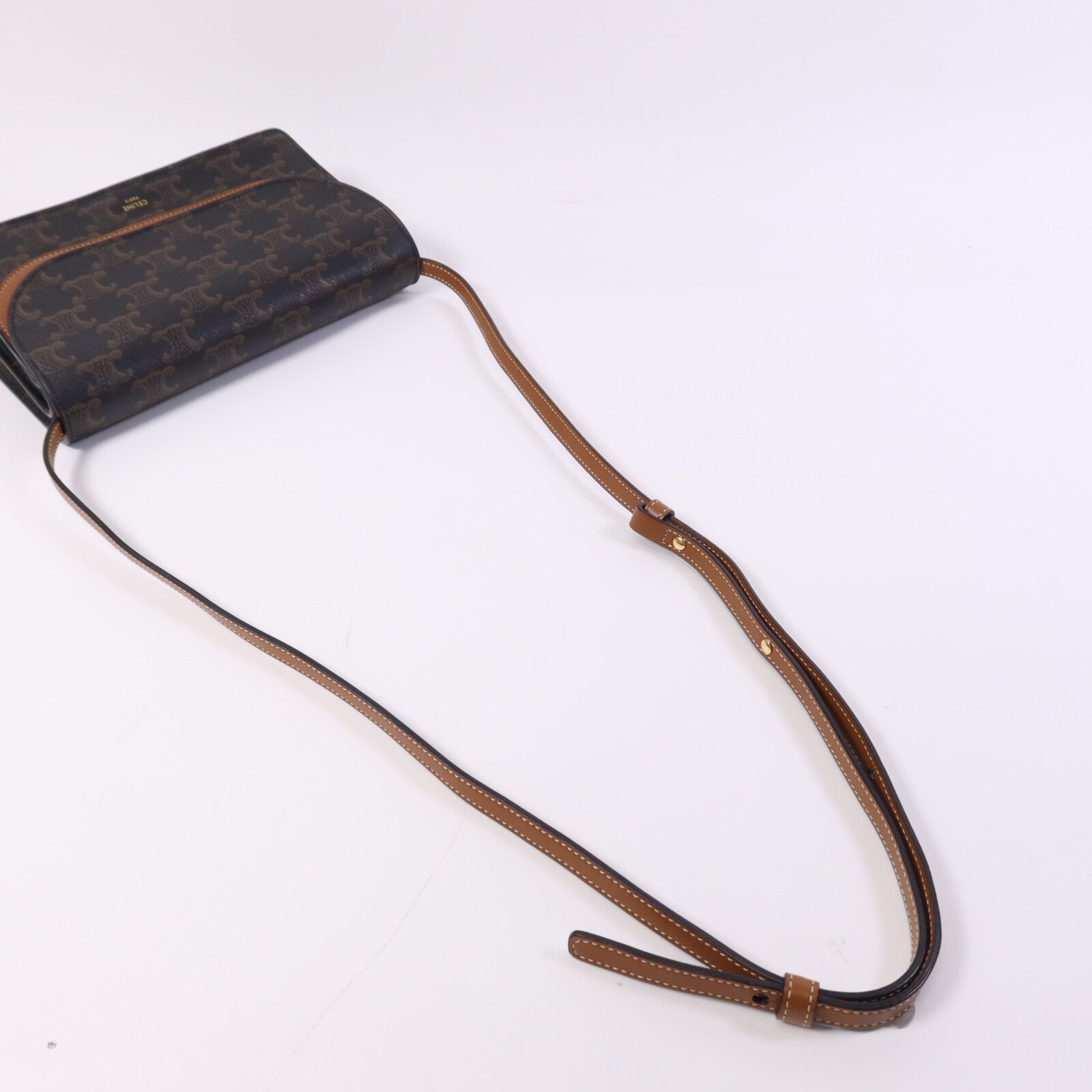 CELINE 塗層帆布Triomphe Wallet On Strap金扣肩背袋