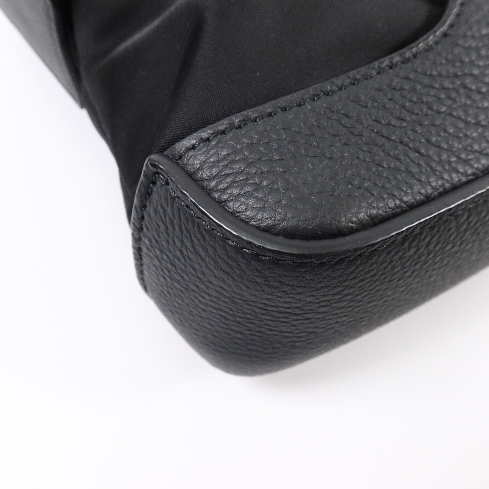 Salvatore Ferragamo 尼龍/牛皮皮革Cut Out Shoulder Bag肩背袋