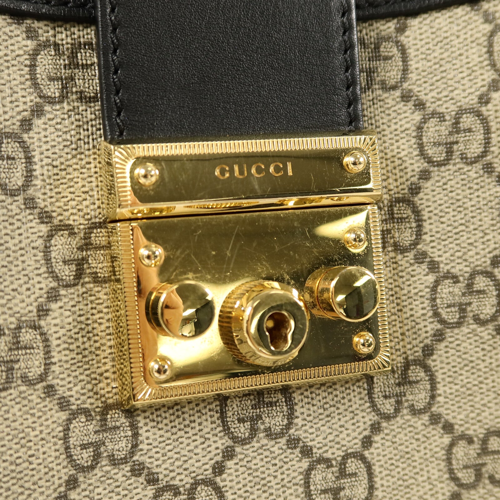 GUCCI 塗層帆布Padlock GG Small鏈帶肩背袋
