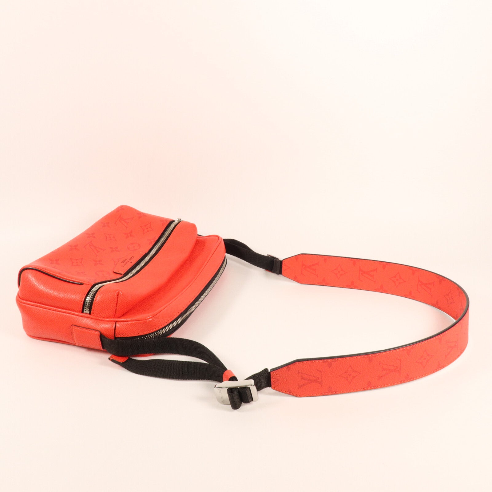 LOUIS VUITTON Taigarama Outdoor Messenger肩背袋