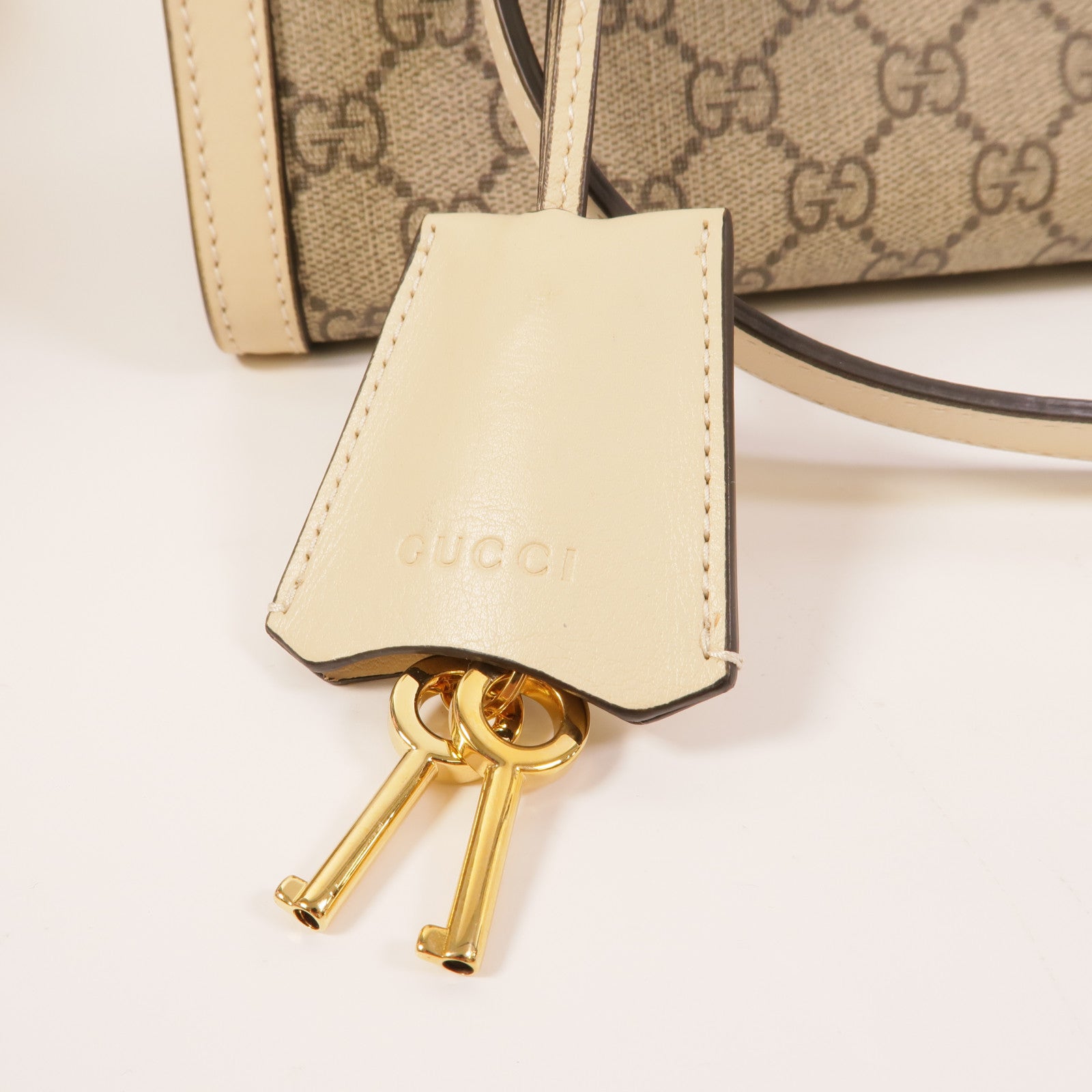 GUCCI 塗層帆布Padlock GG金扣肩背袋