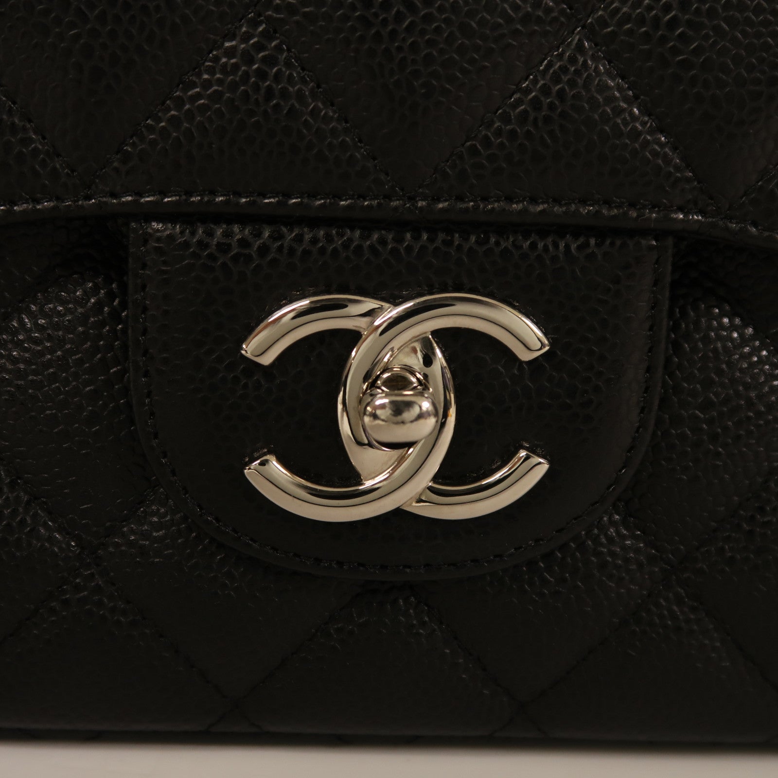 CHANEL 牛皮皮革Maxi Classic銀扣鏈帶肩背袋黑色