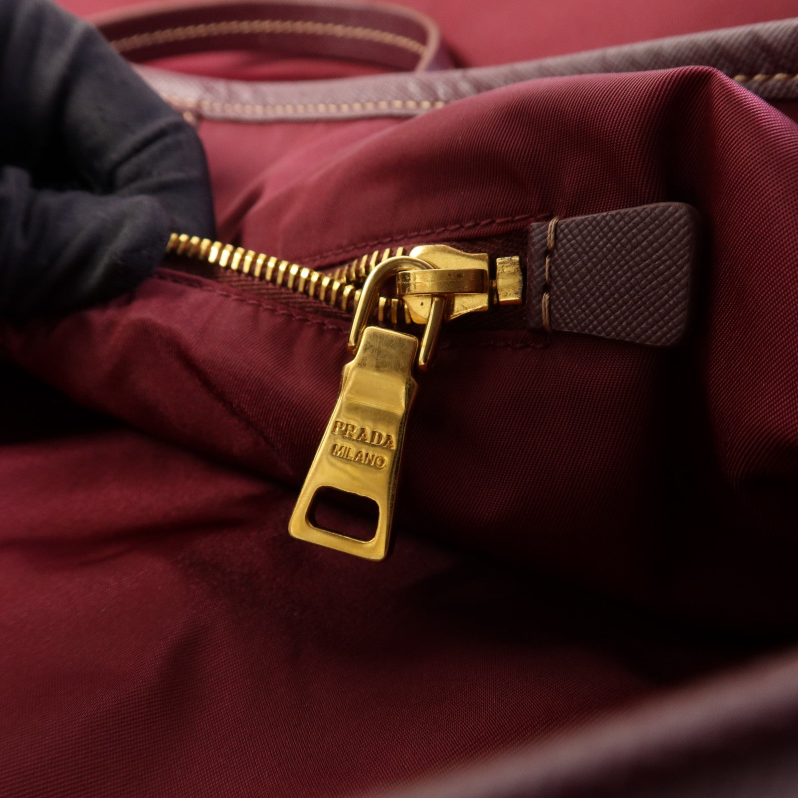 PRADA 尼龍Tote Bag金扣手挽袋