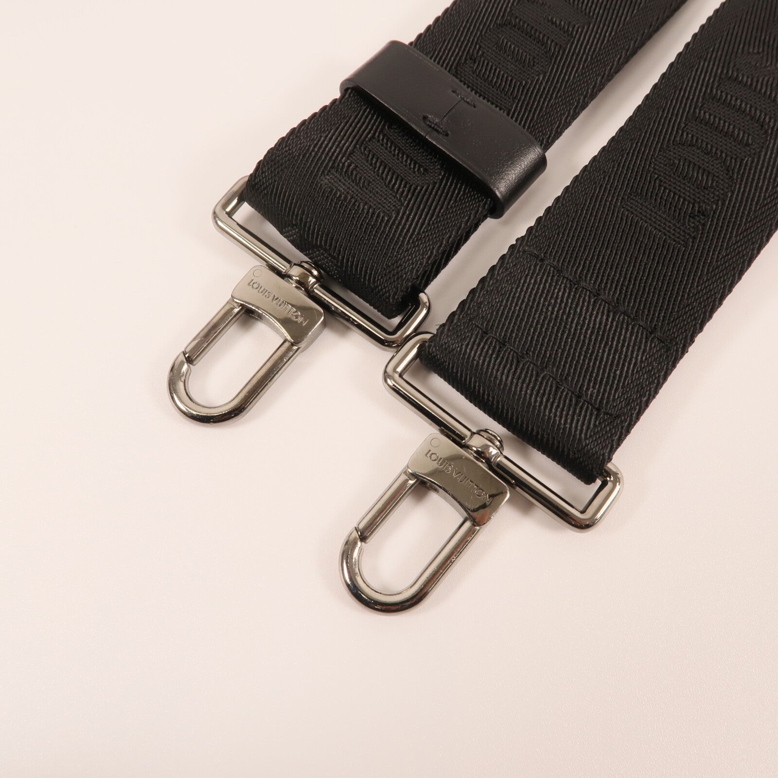 LOUIS VUITTON Monogram Eclipse Gaston銀扣肩背袋