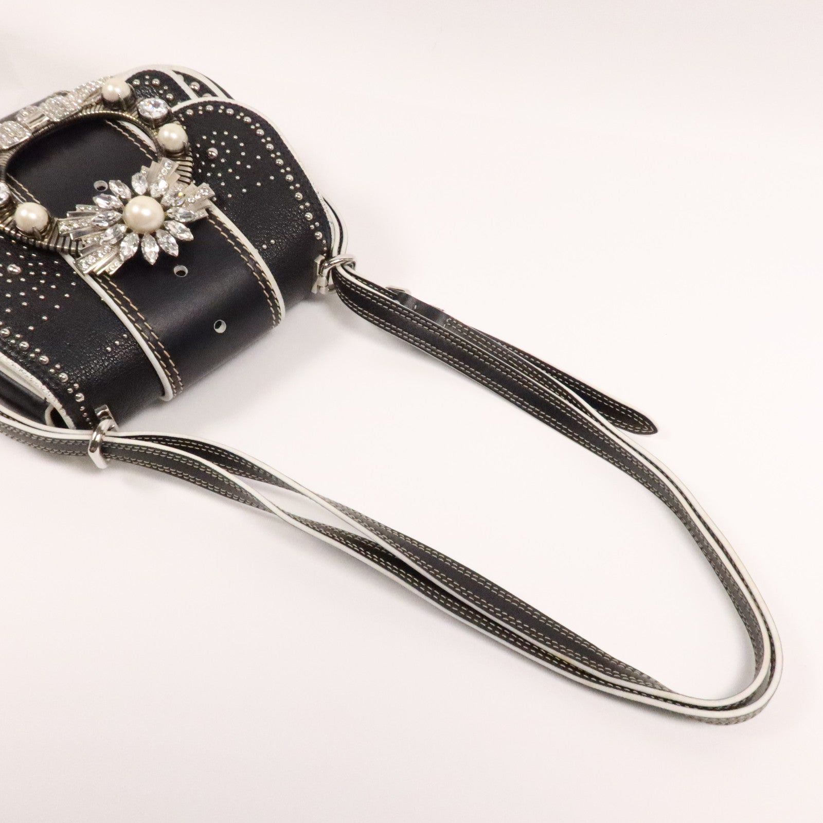 Miu Miu 牛皮皮革Shoulder Bag銀扣肩背袋