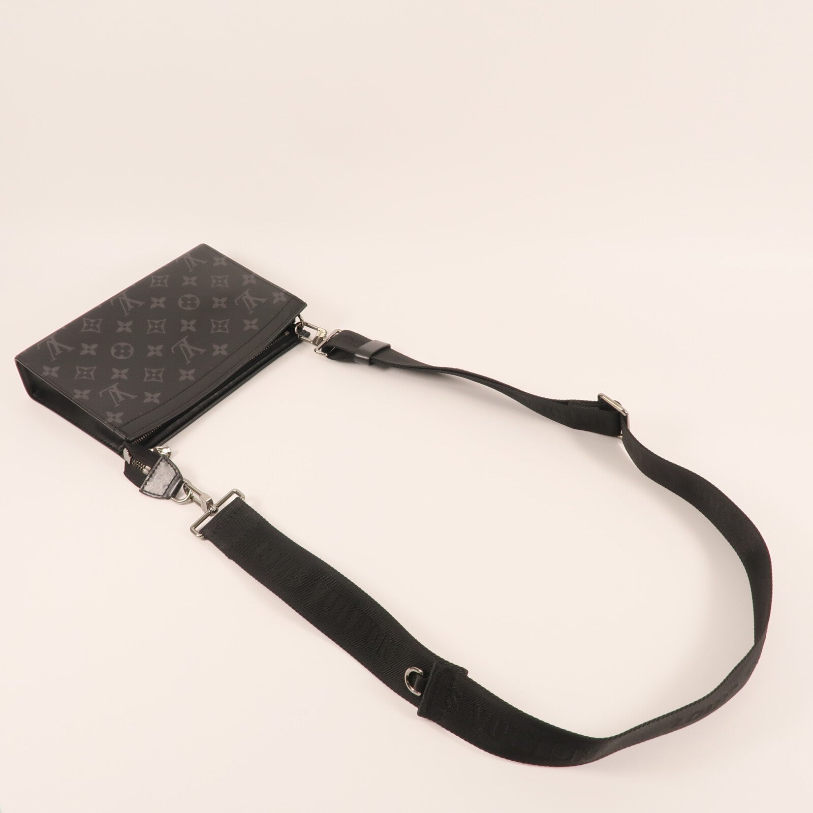 LOUIS VUITTON Monogram Eclipse Gaston銀扣肩背袋