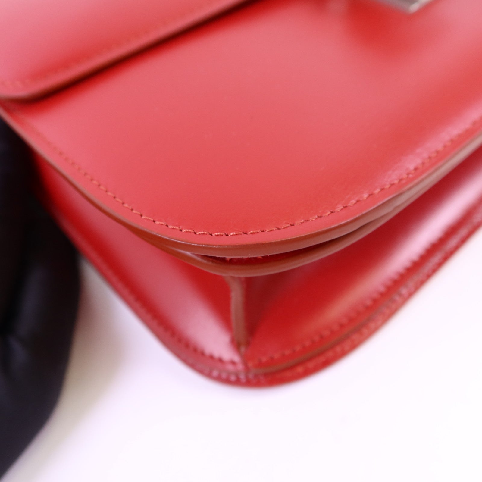 CELINE 牛皮皮革Classic Box銀扣肩背袋