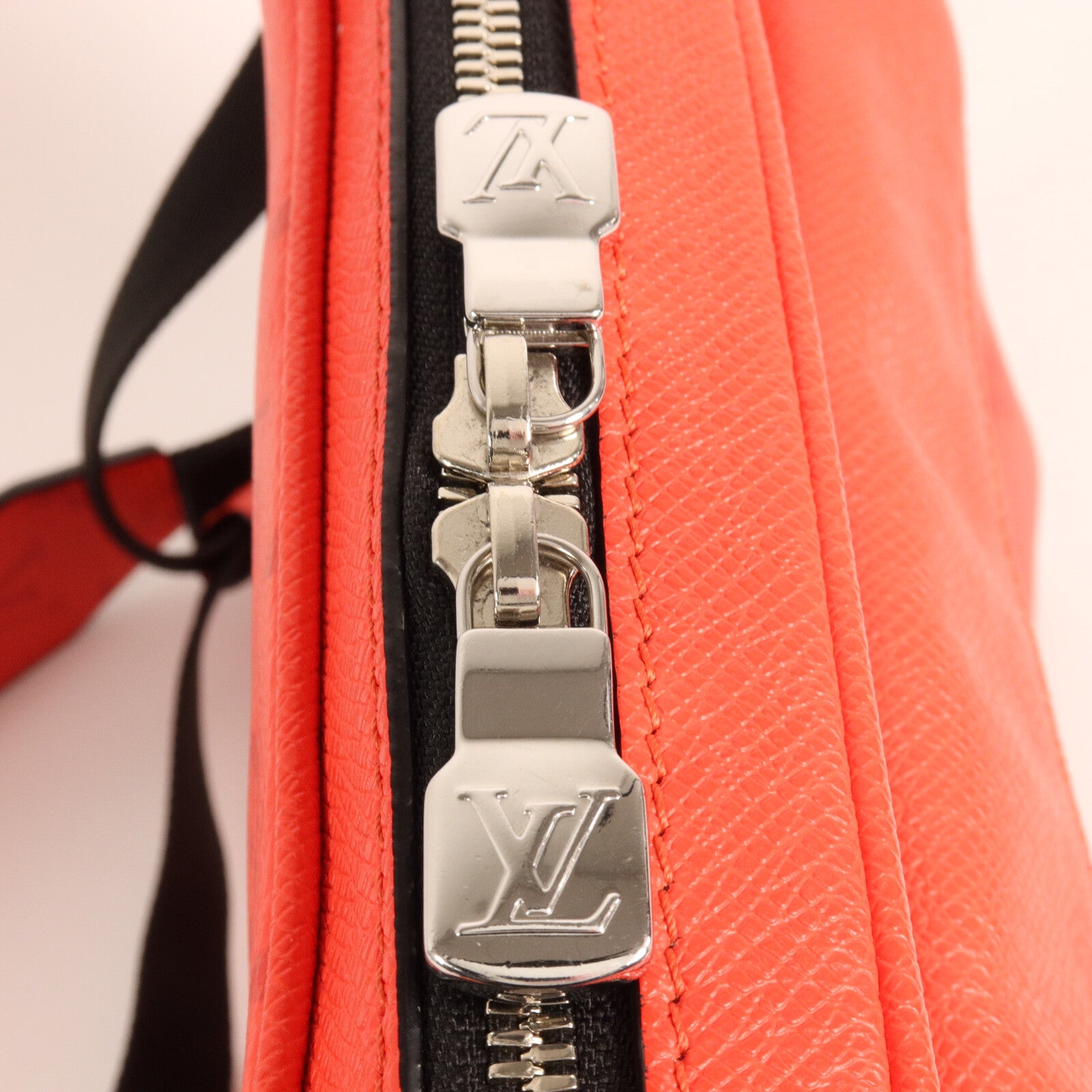 LOUIS VUITTON Taigarama Outdoor Messenger肩背袋