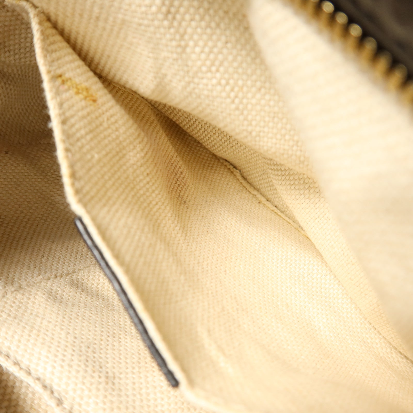 GUCCI 牛皮皮革Soho Disco金扣肩背袋