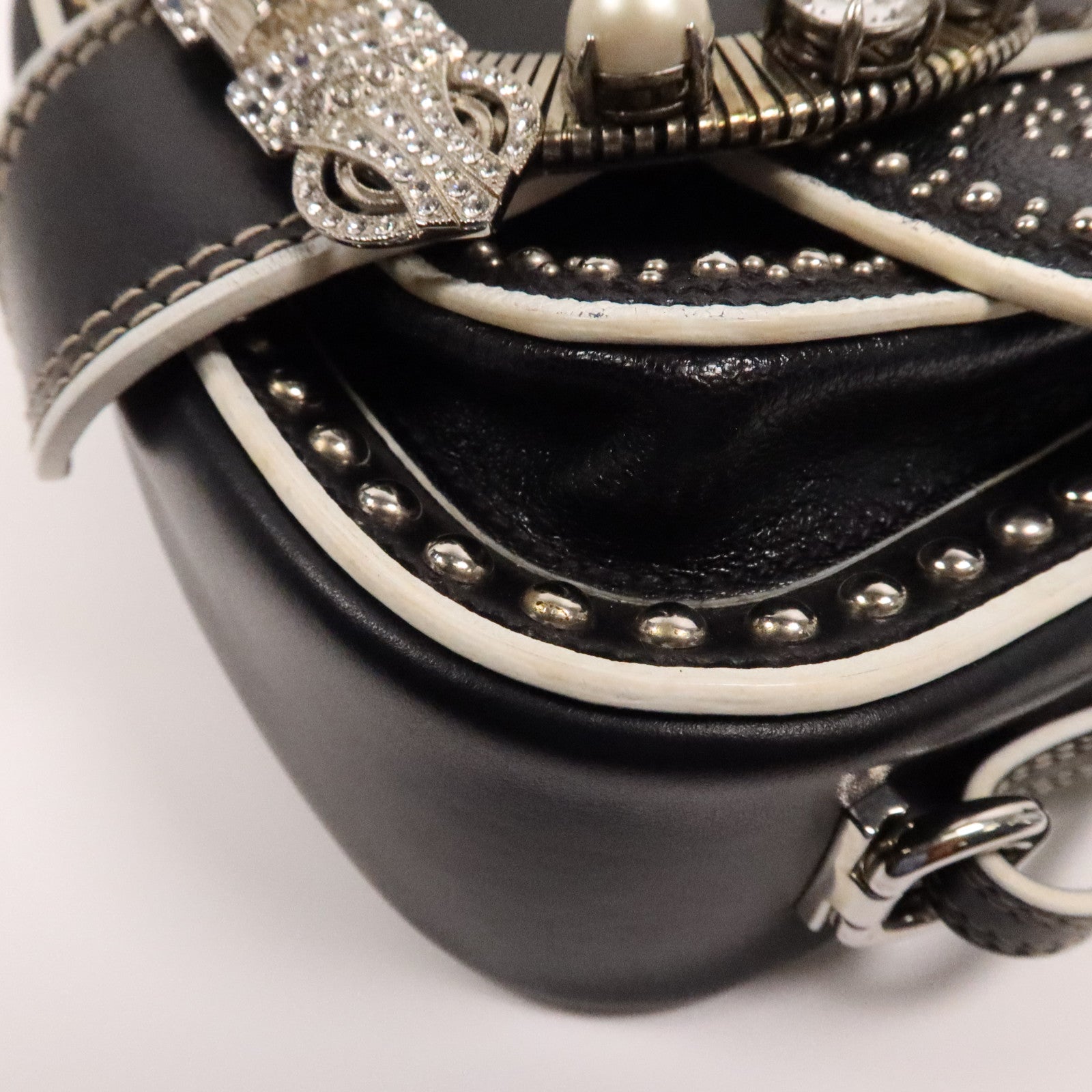 Miu Miu 牛皮皮革Shoulder Bag銀扣肩背袋
