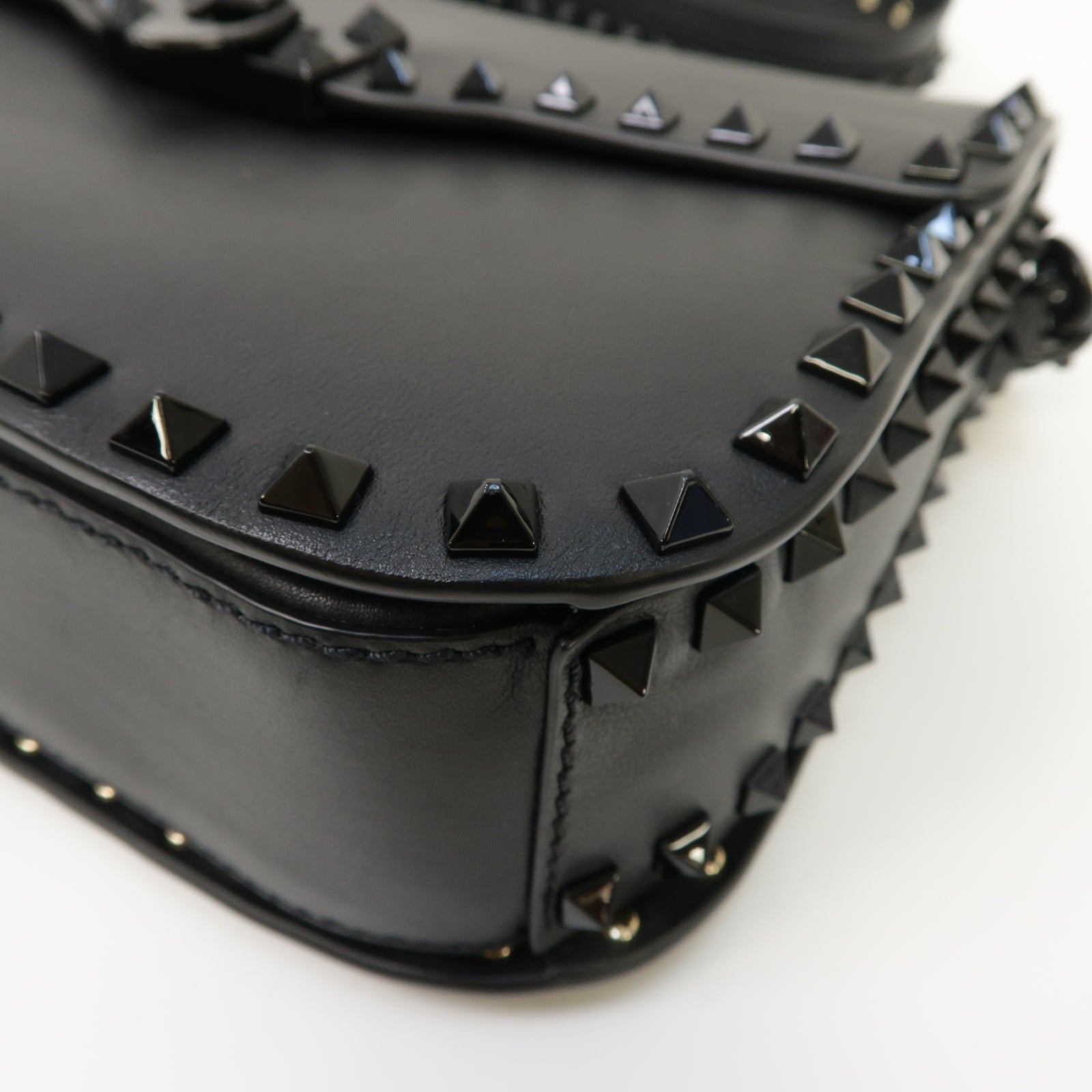 Valentino 牛皮皮革Shoulder Bag肩背袋黑色