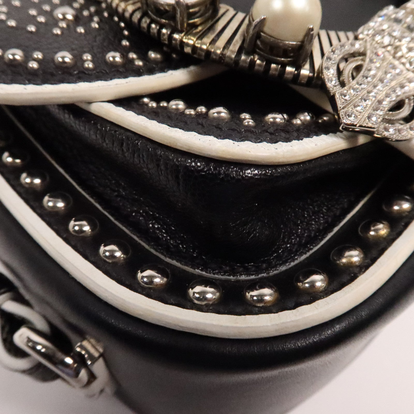 Miu Miu 牛皮皮革Shoulder Bag銀扣肩背袋