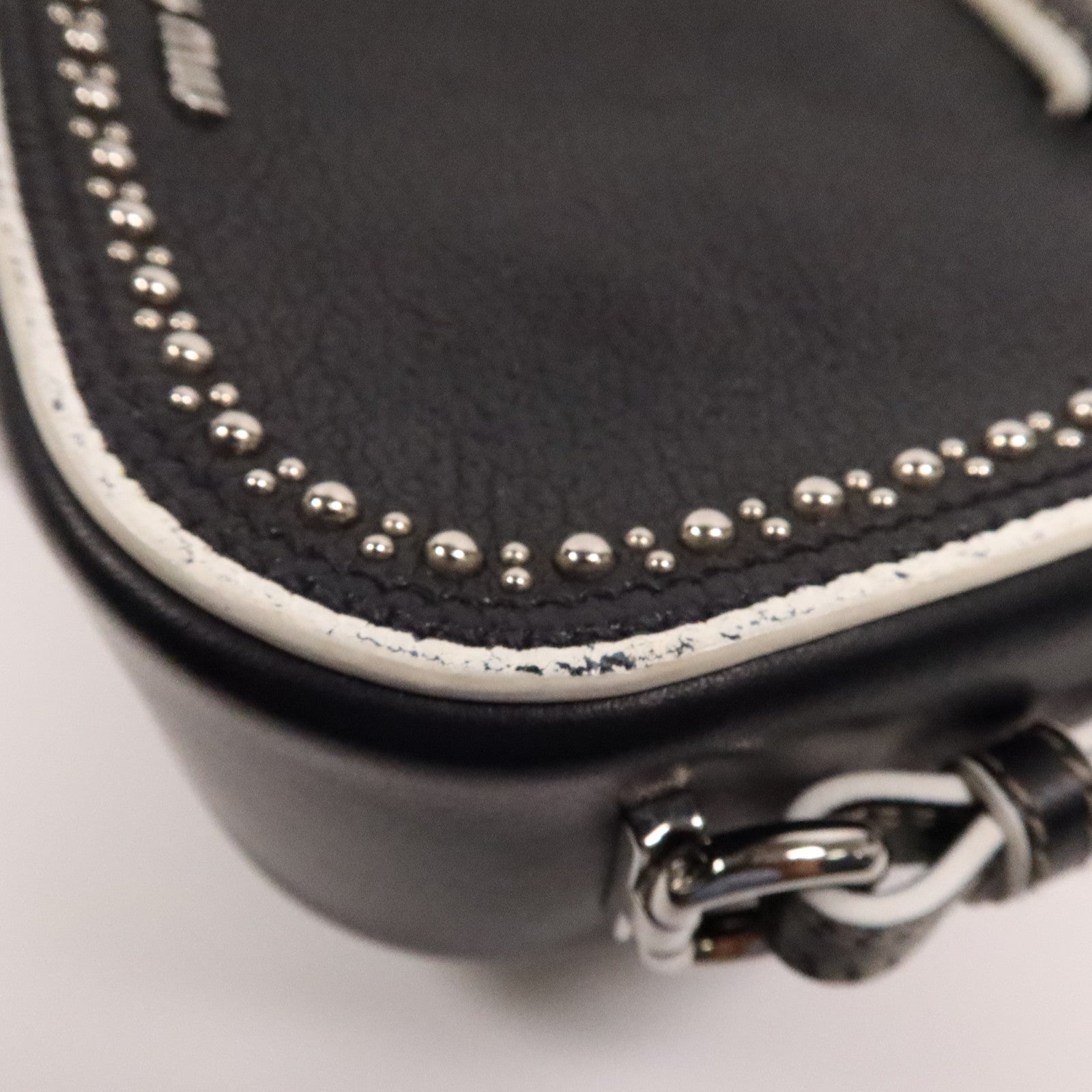 Miu Miu 牛皮皮革Shoulder Bag銀扣肩背袋