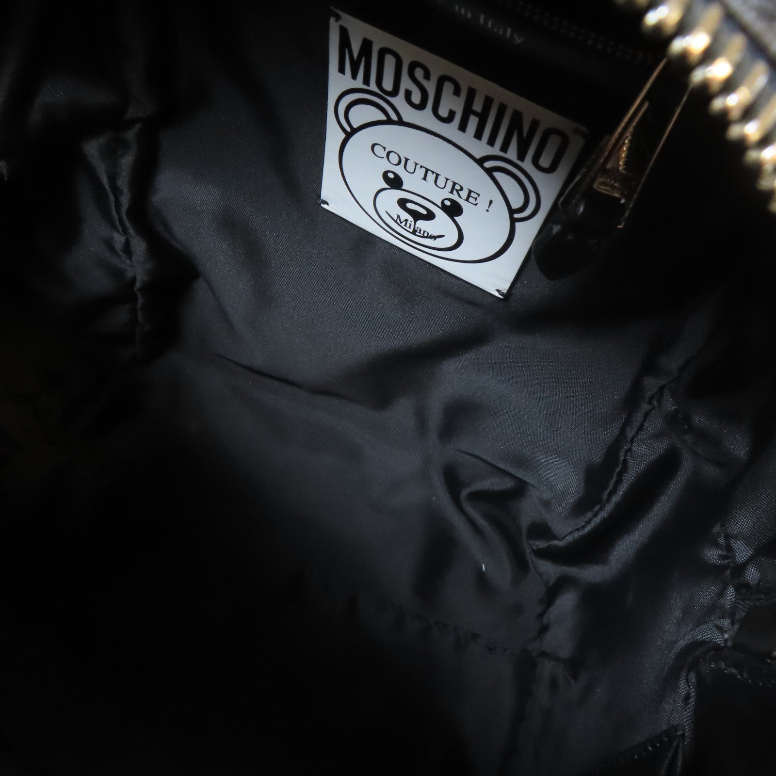 MOSCHINO 塗層帆布Backpack銀扣背包黑色