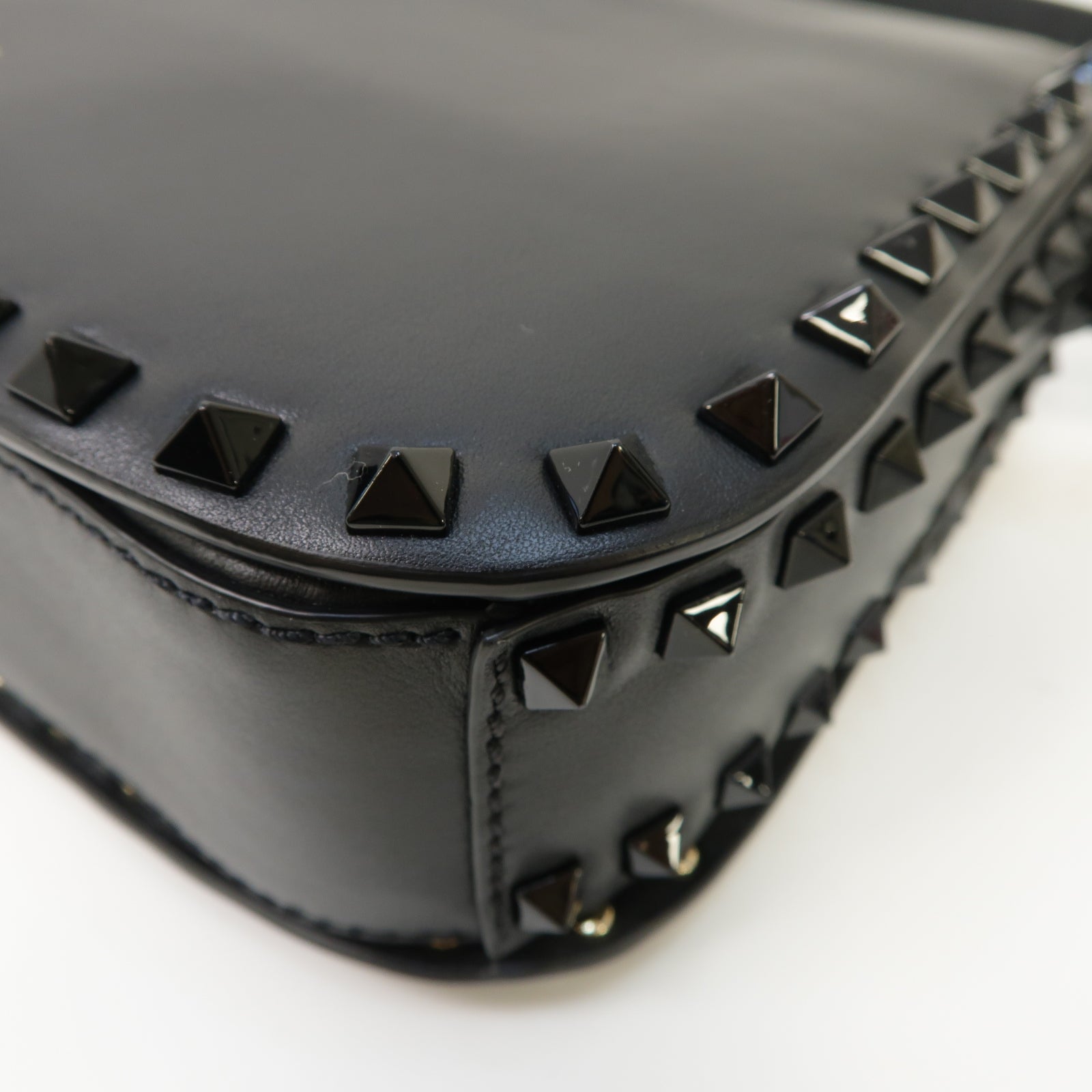 Valentino 牛皮皮革Shoulder Bag肩背袋黑色