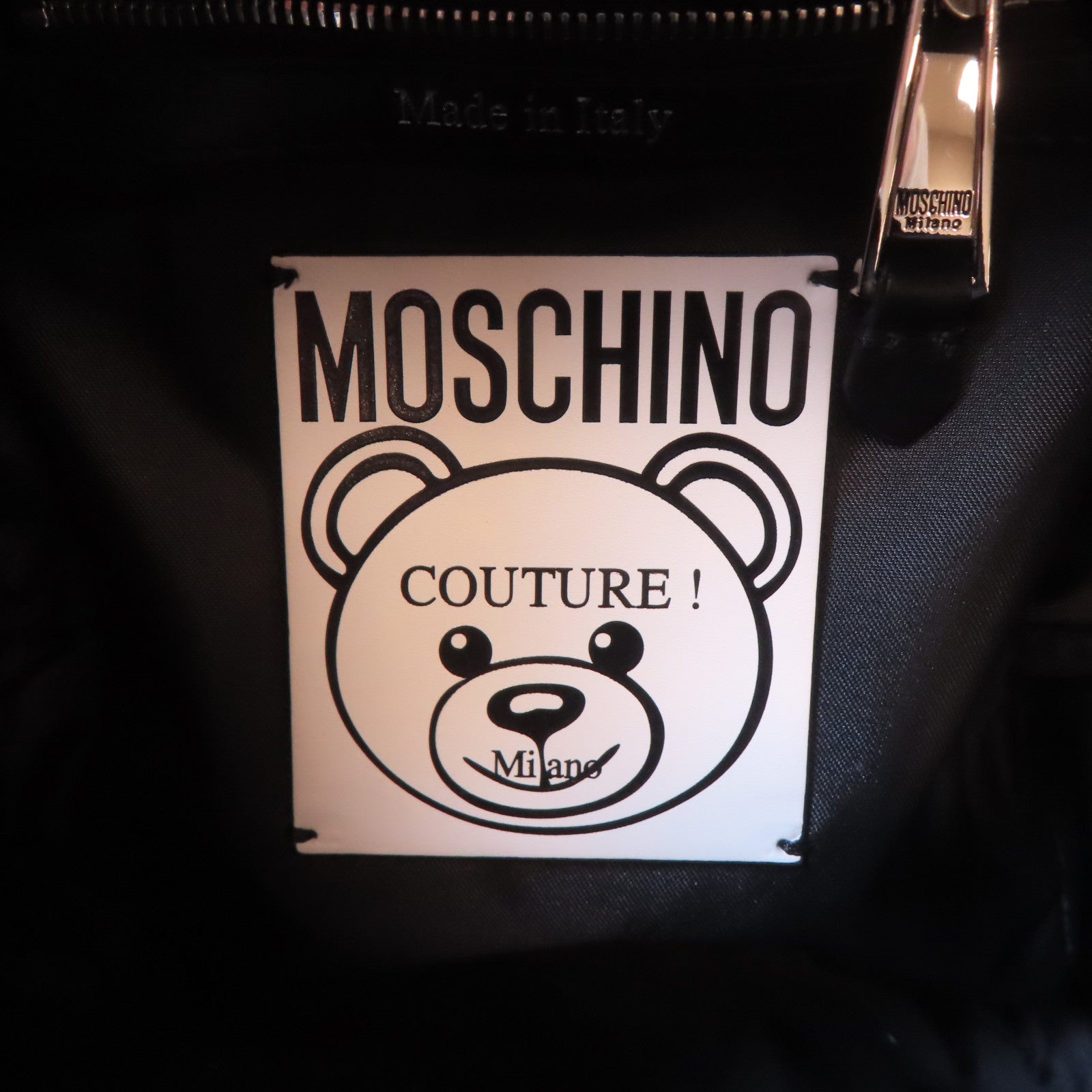 MOSCHINO 塗層帆布Backpack銀扣背包黑色