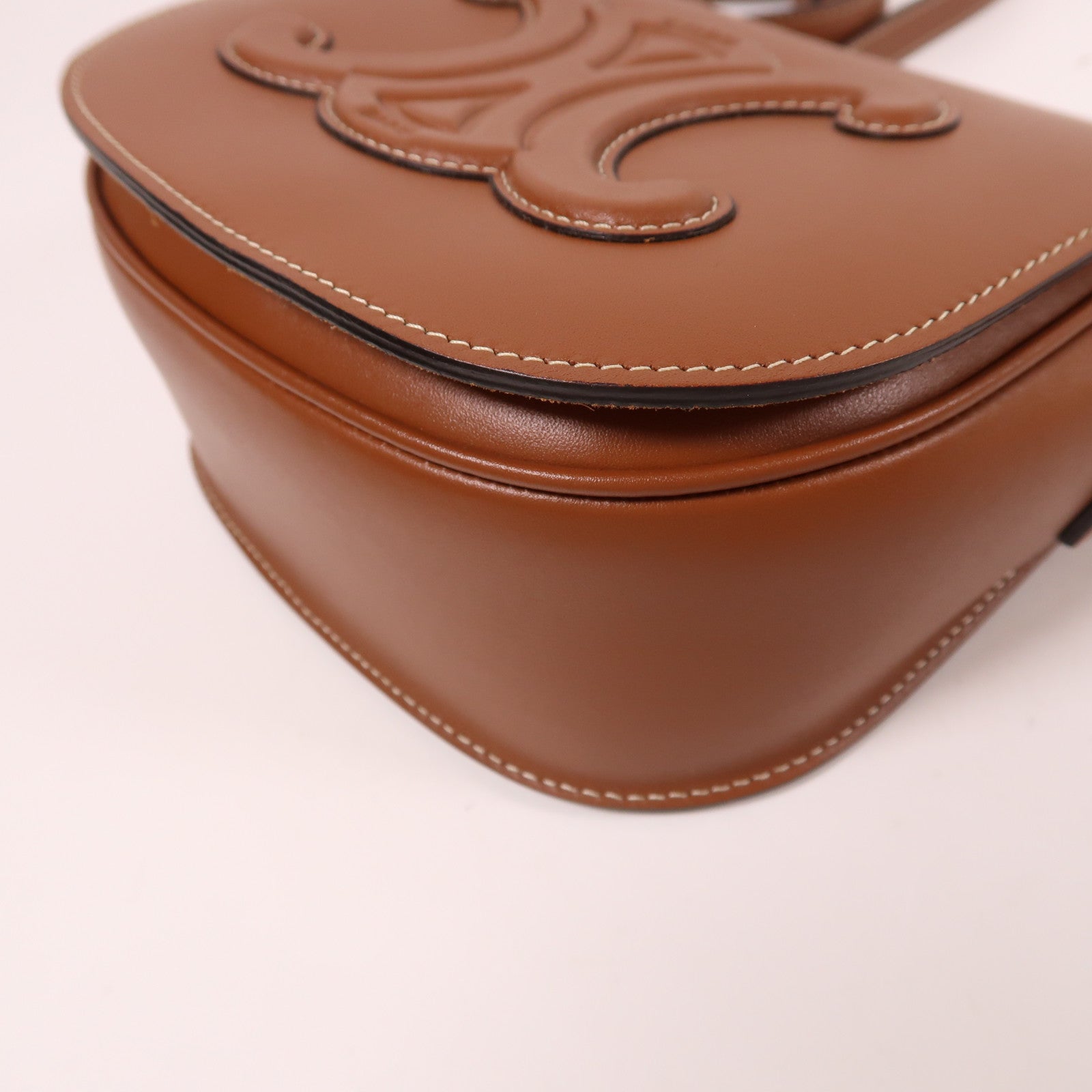 CELINE 牛皮皮革Folco Triomphe金扣肩背袋