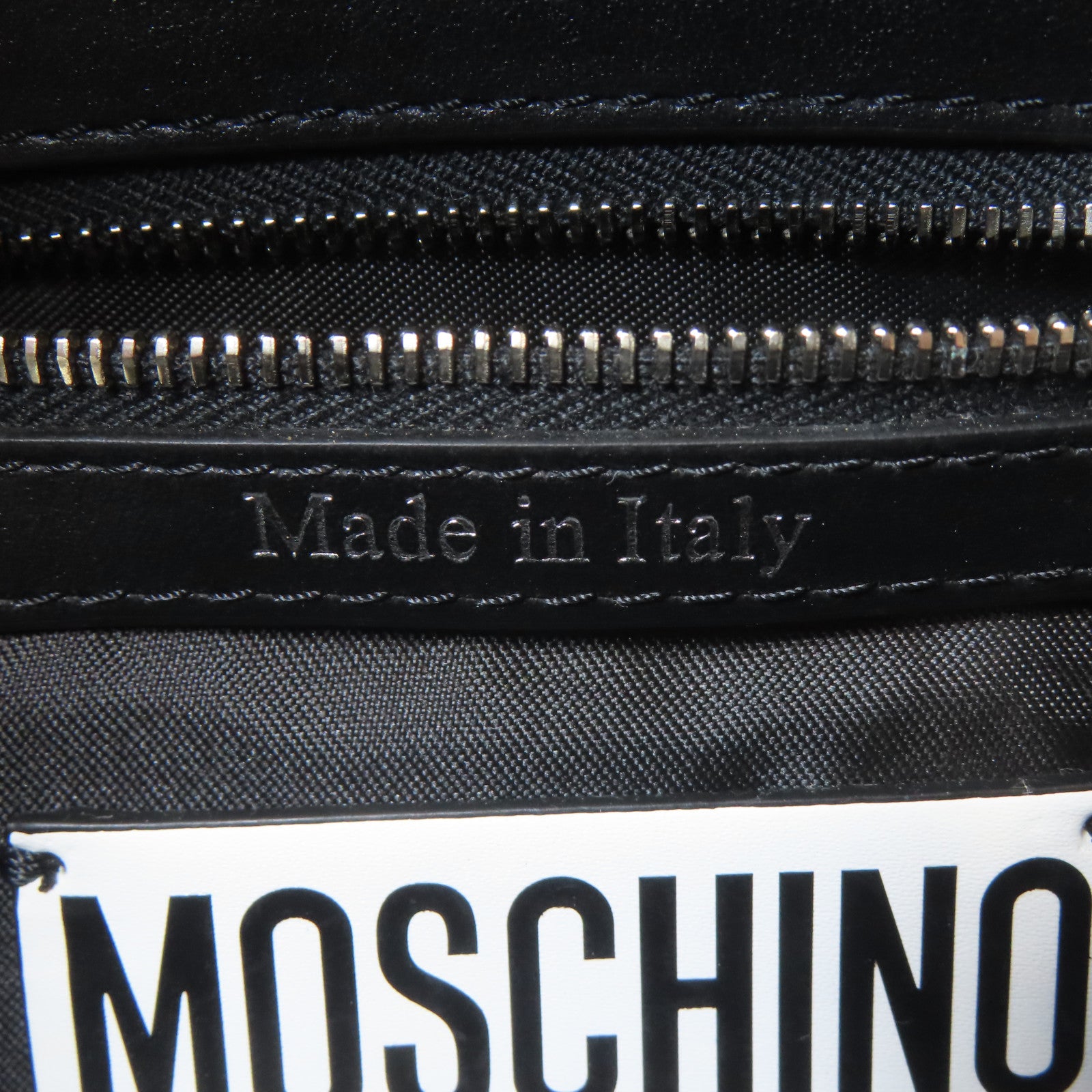 MOSCHINO 塗層帆布Backpack銀扣背包黑色