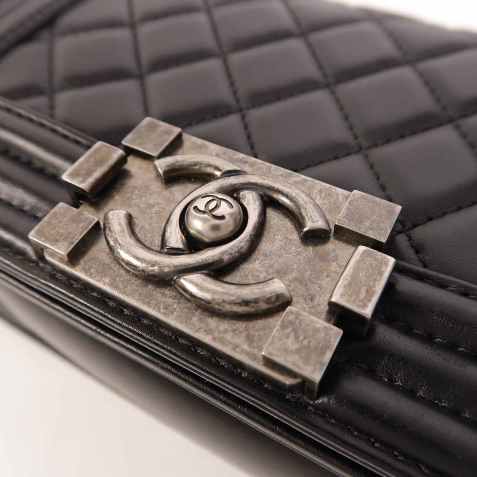CHANEL 羊皮皮革Boy 20銀扣鏈帶肩背袋