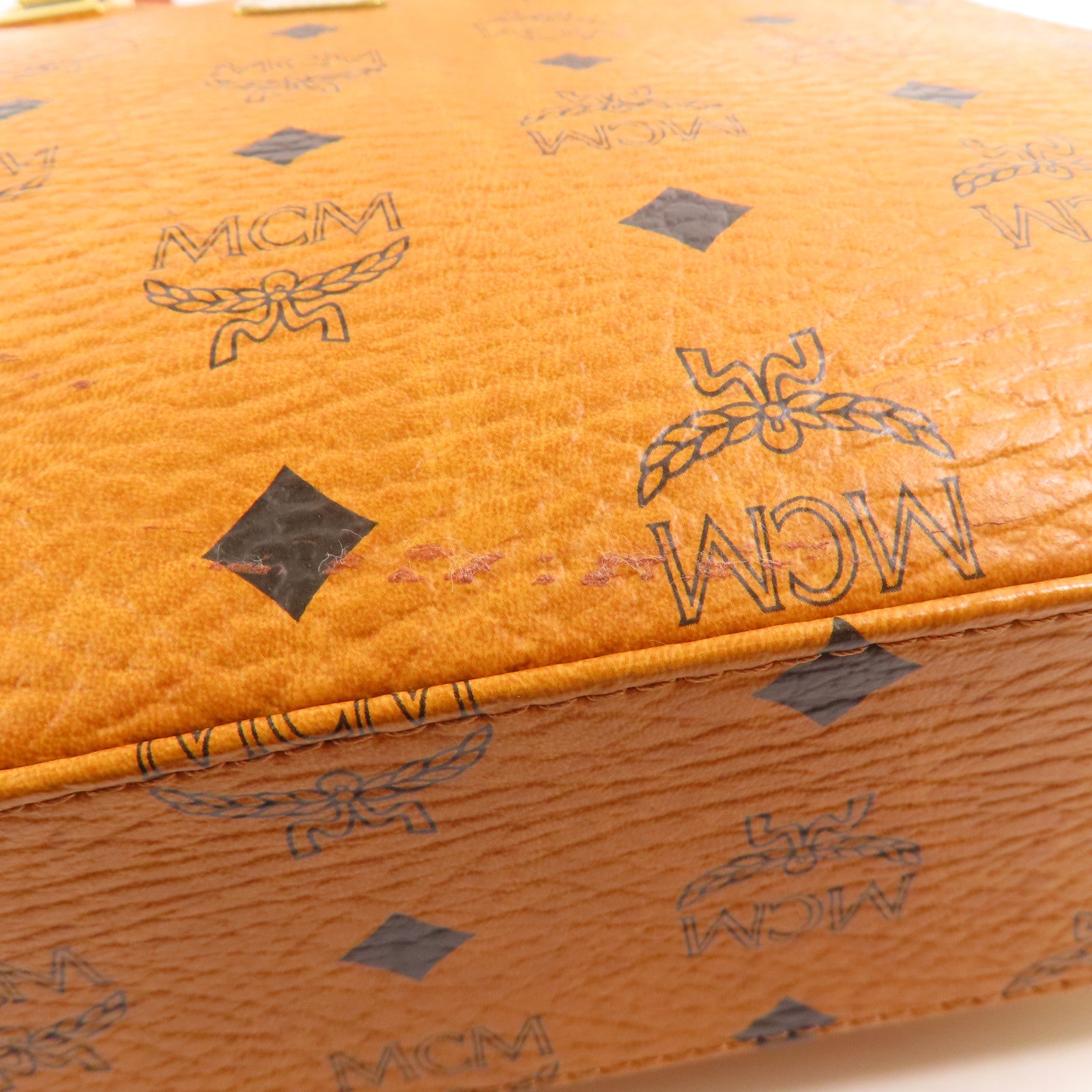 MCM 牛皮皮革Shoulder Bag金扣肩背袋