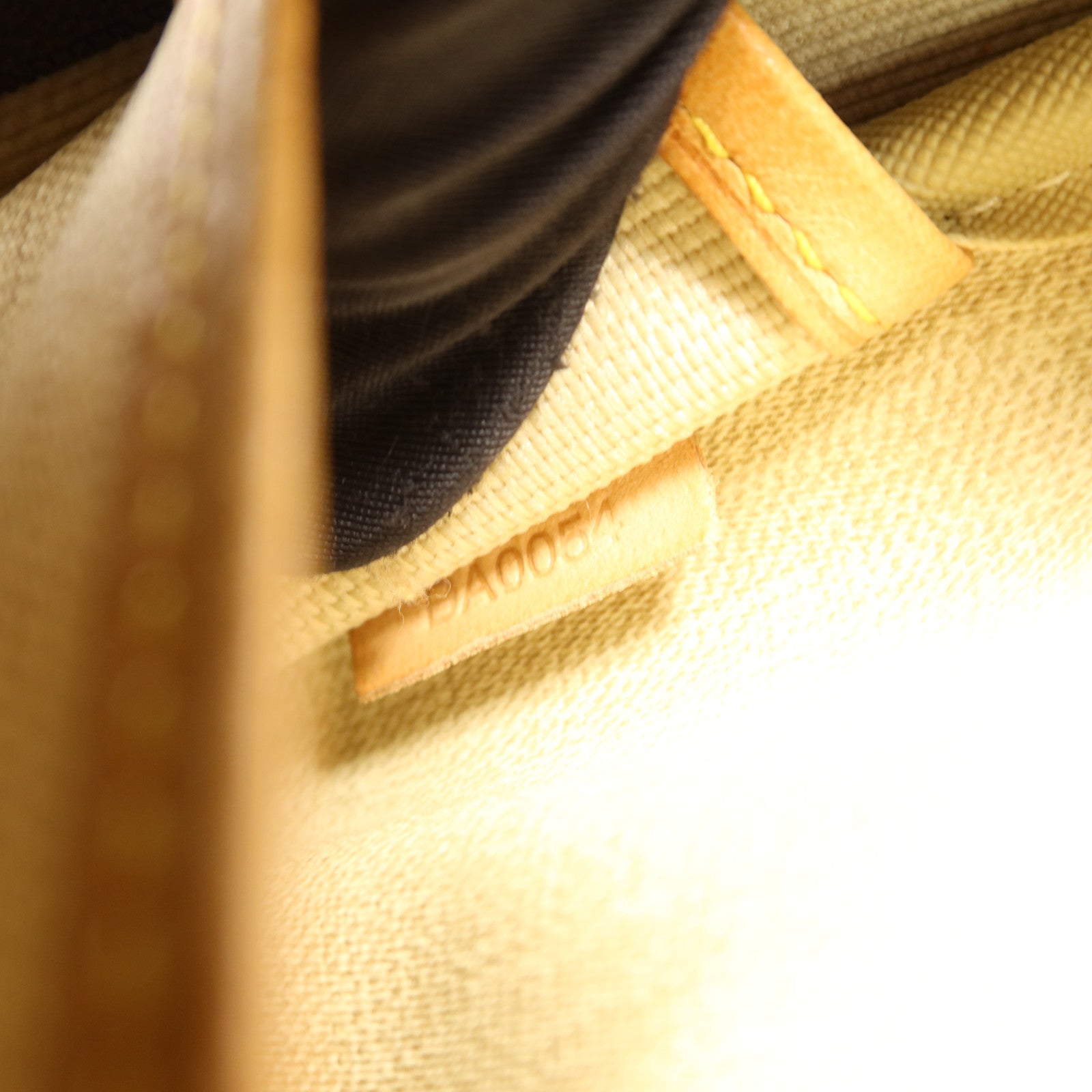 LOUIS VUITTON Monogram Trouville金扣手挽袋