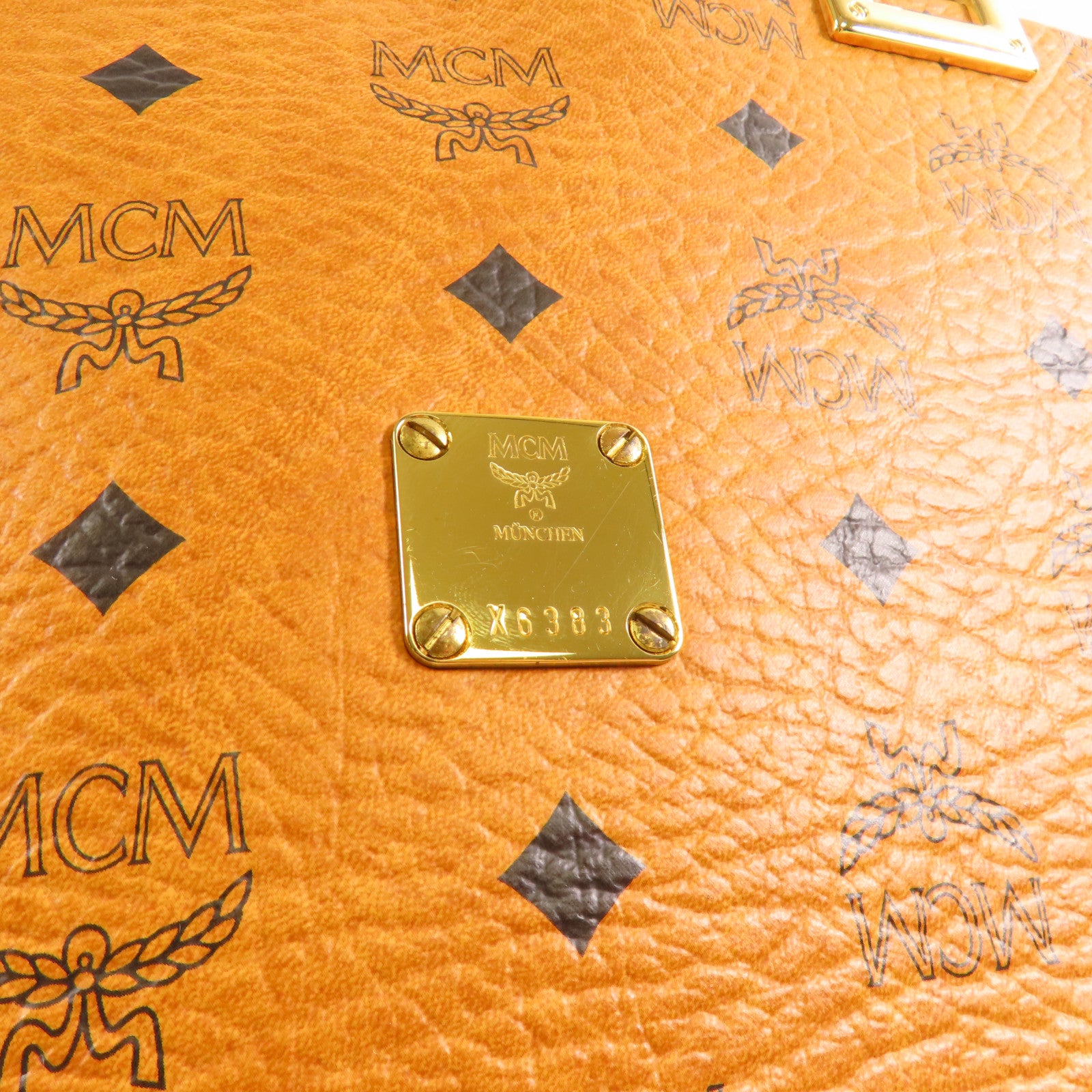 MCM 牛皮皮革Shoulder Bag金扣肩背袋