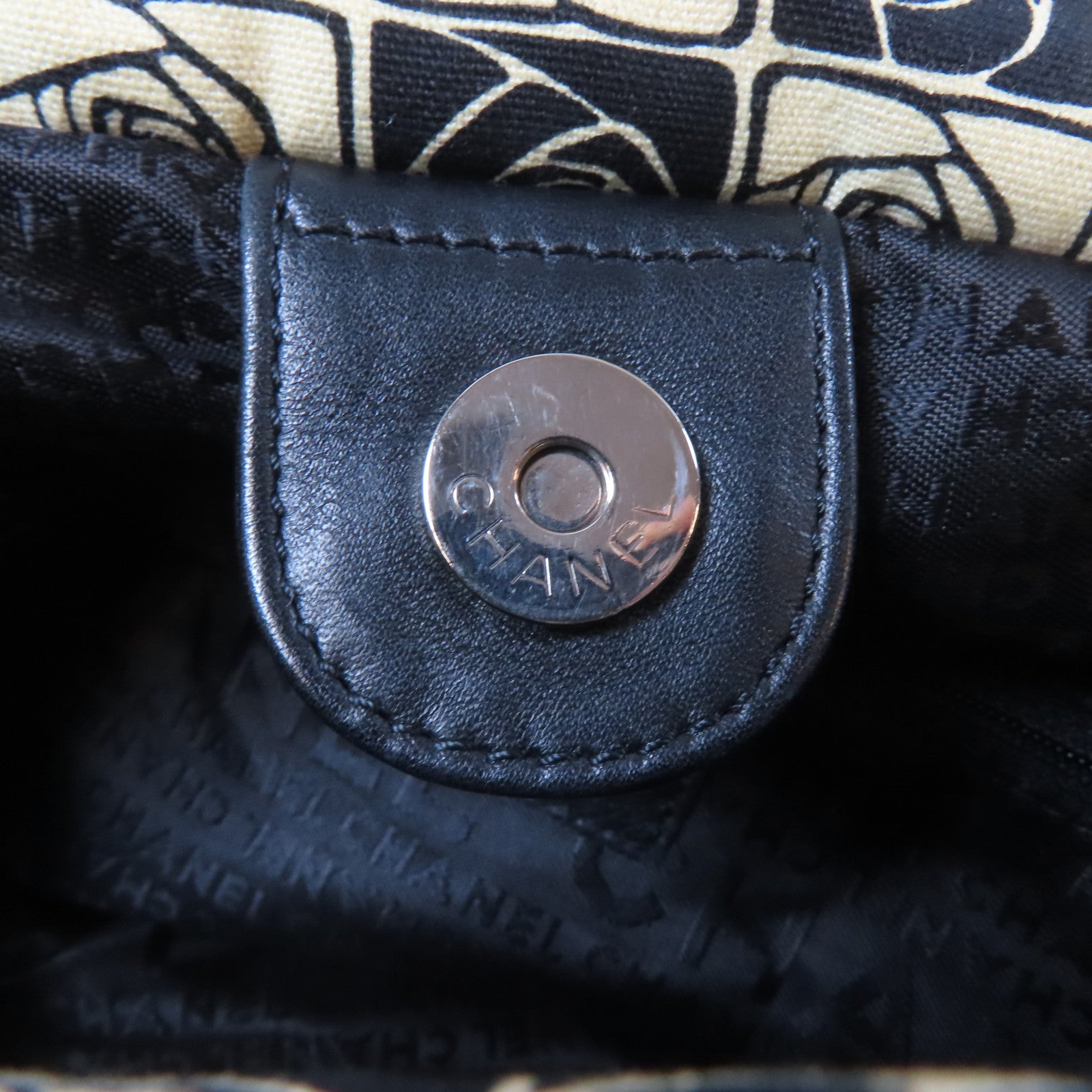 CHANEL 【激減優惠】布料Shoulder Bag銀扣肩背袋黑色/米色
