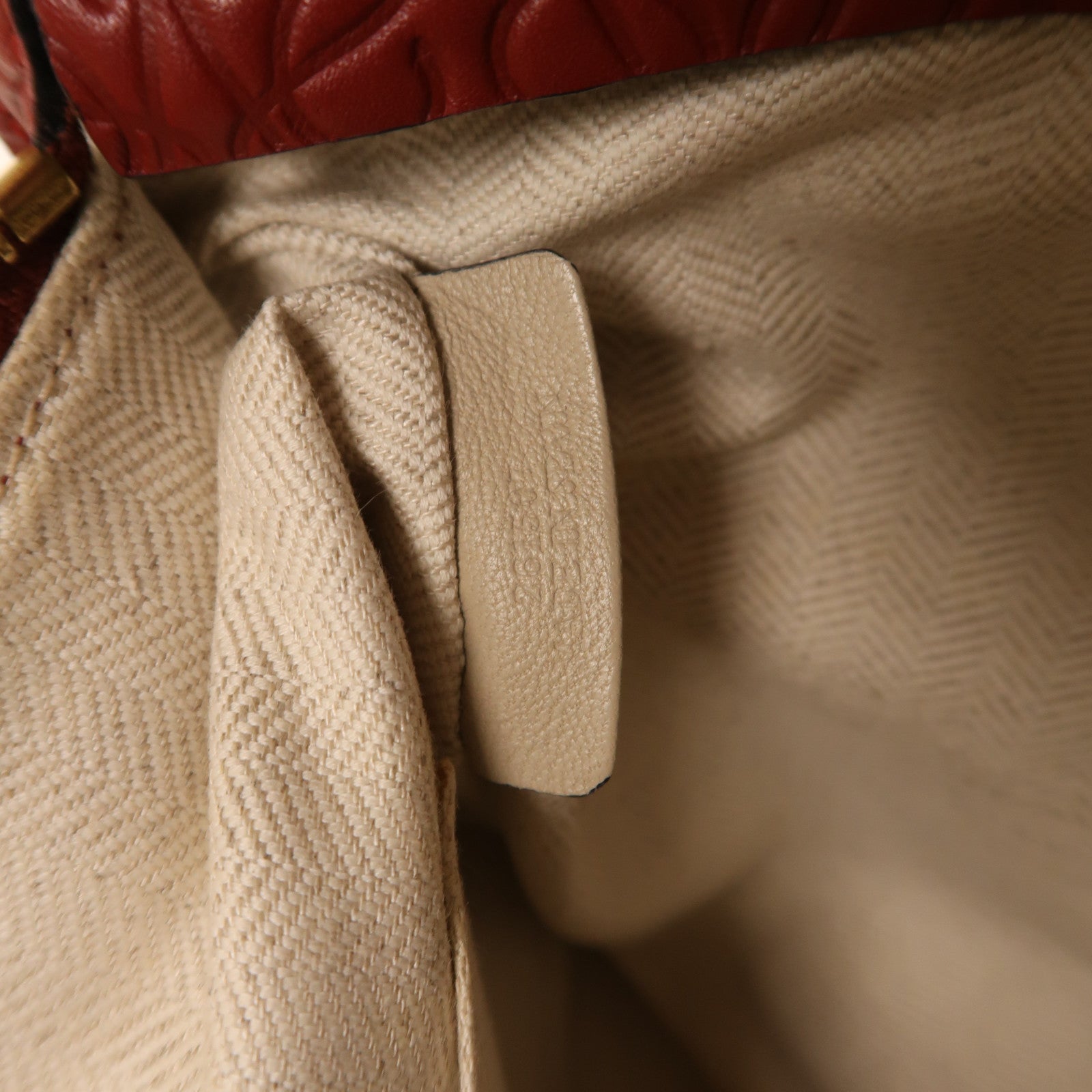 LOEWE 牛皮皮革Clutch Bag金扣手拿包紅色