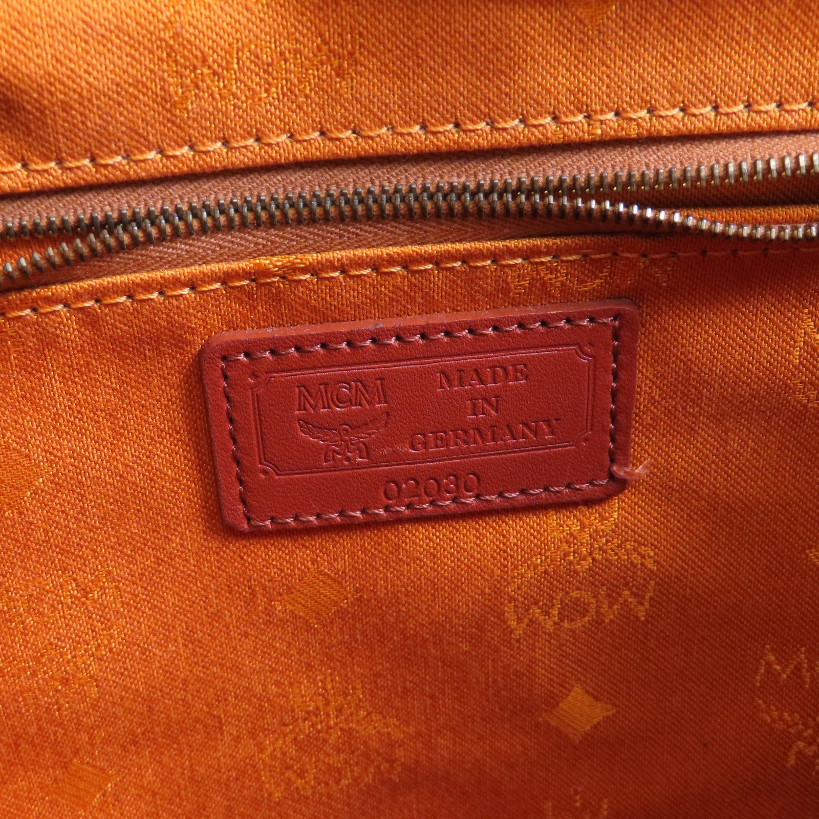 MCM 牛皮皮革Shoulder Bag金扣肩背袋