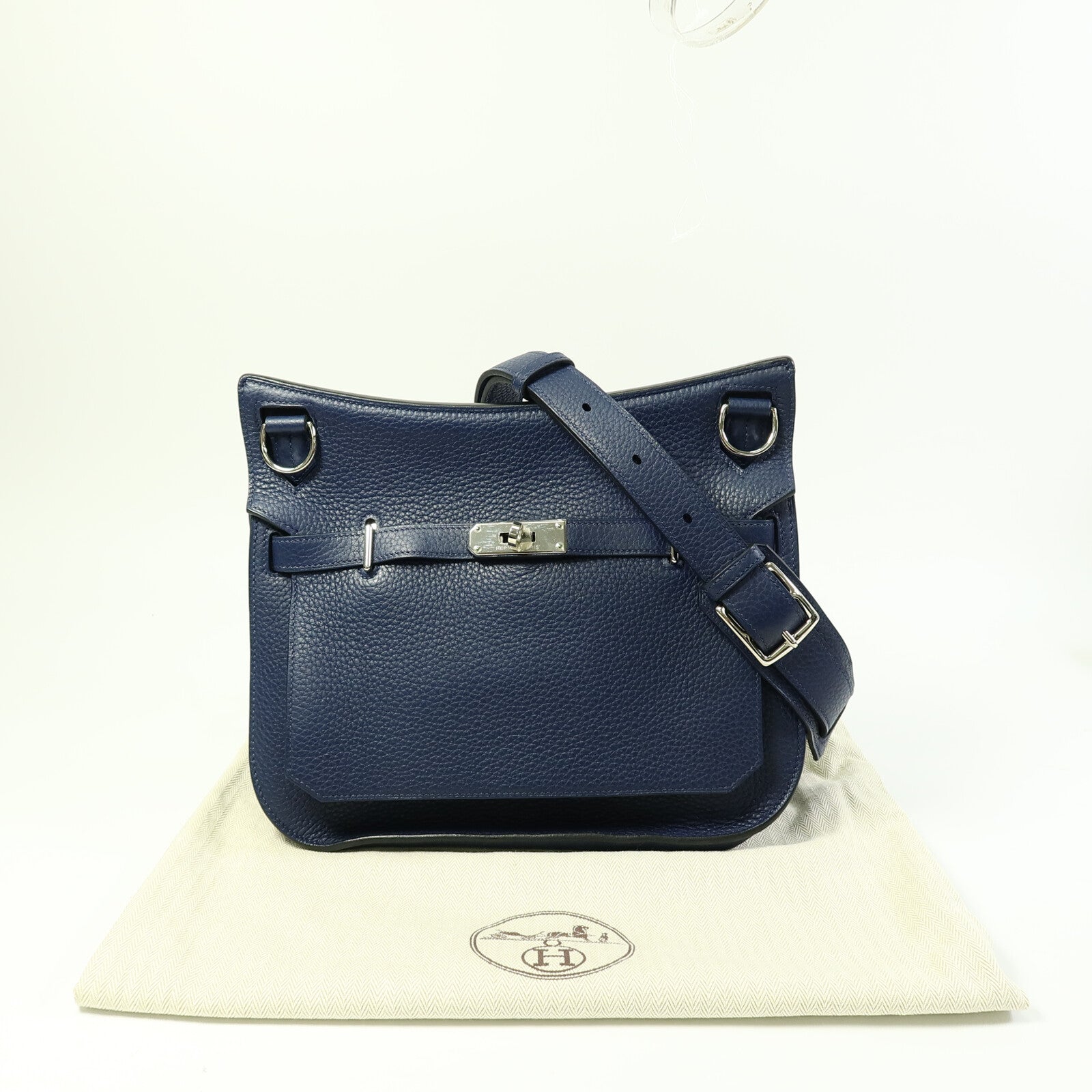 HERMES Clemence皮革Jypsiere 28肩背袋Bleu Saphir