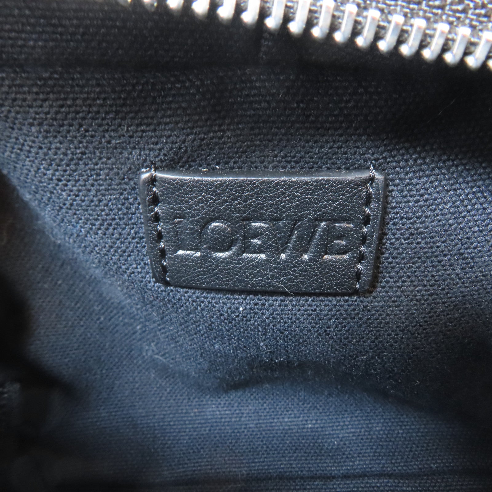 LOEWE 帆布Mini Anagram Camera銀扣肩背袋黑色
