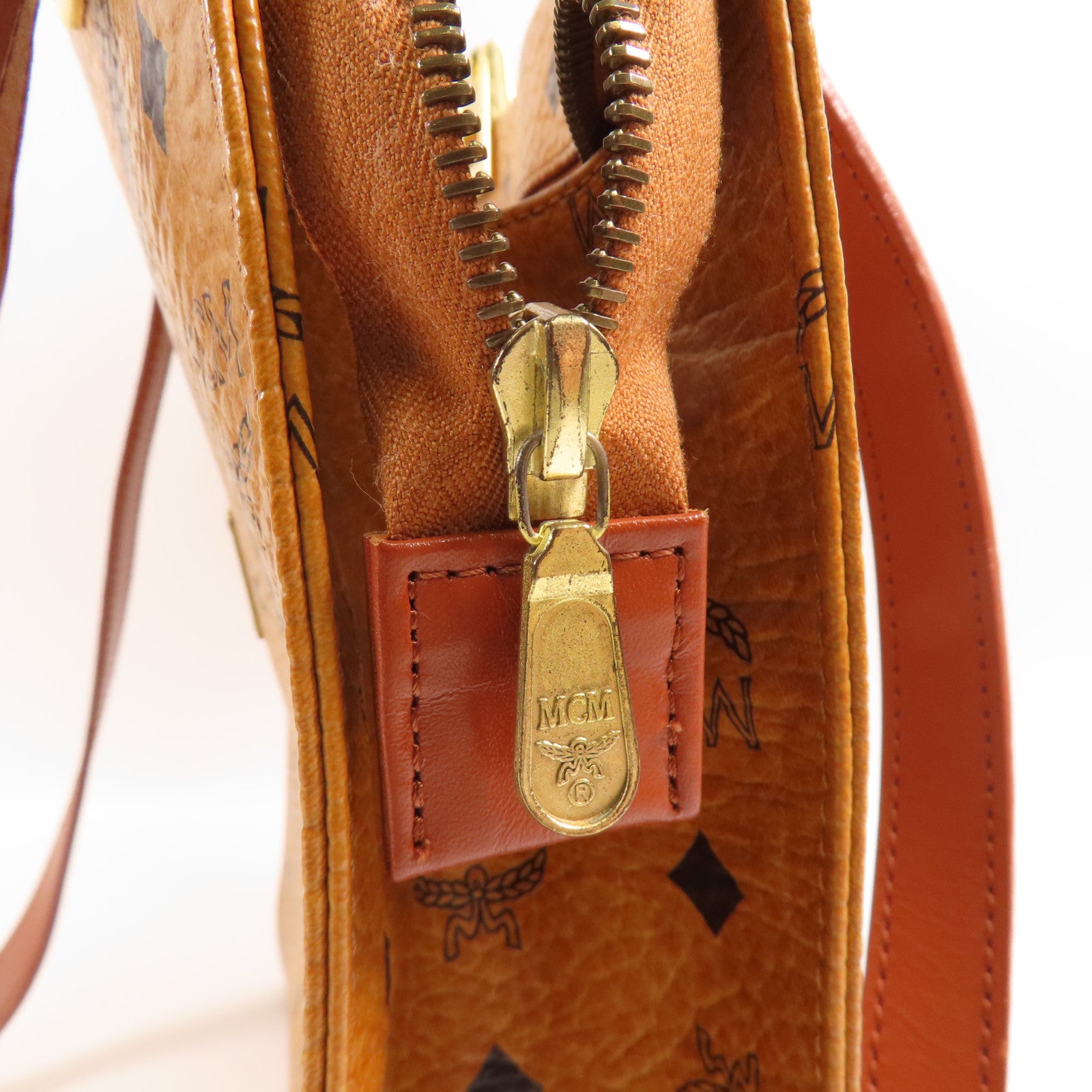 MCM 牛皮皮革Shoulder Bag金扣肩背袋
