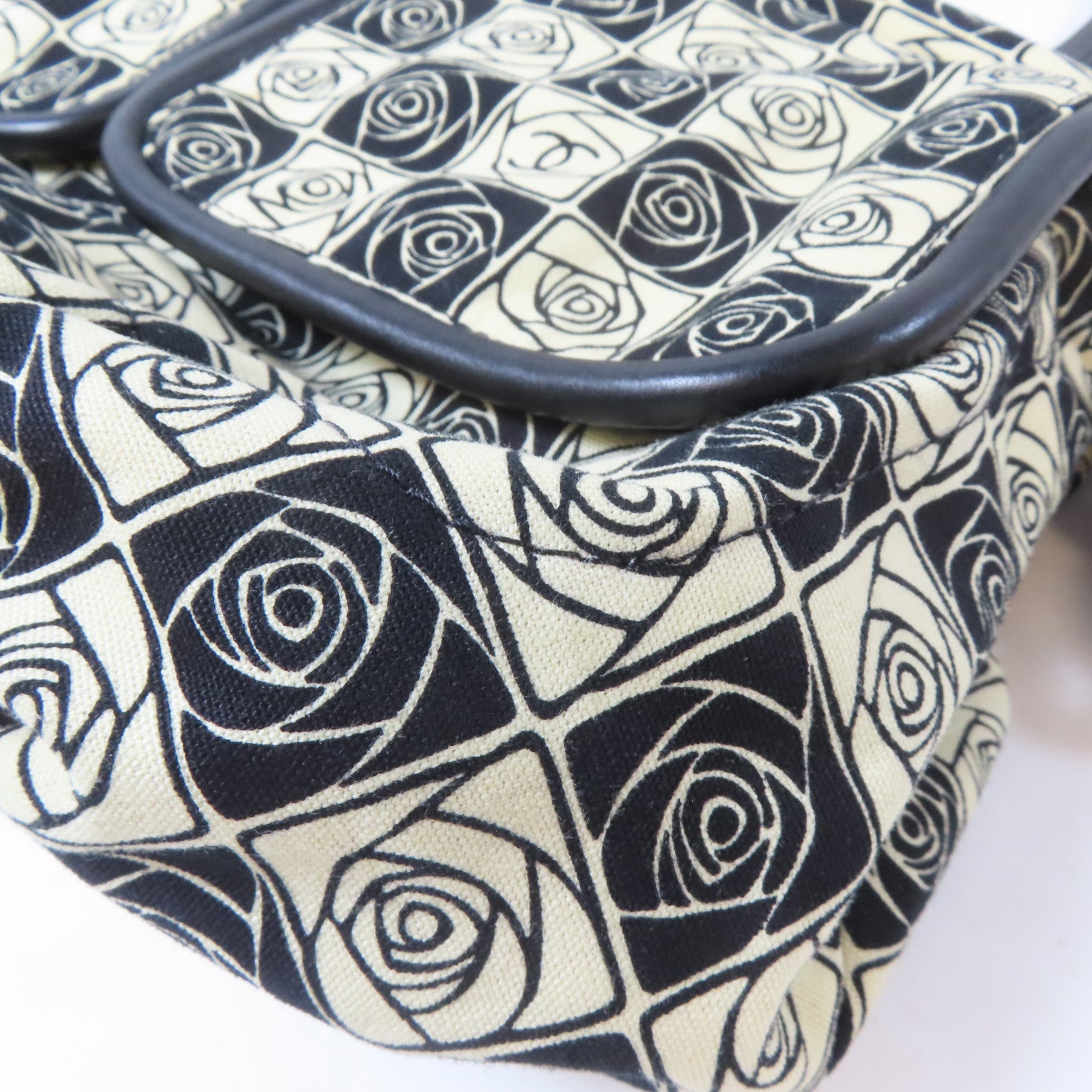 CHANEL 【激減優惠】布料Shoulder Bag銀扣肩背袋黑色/米色