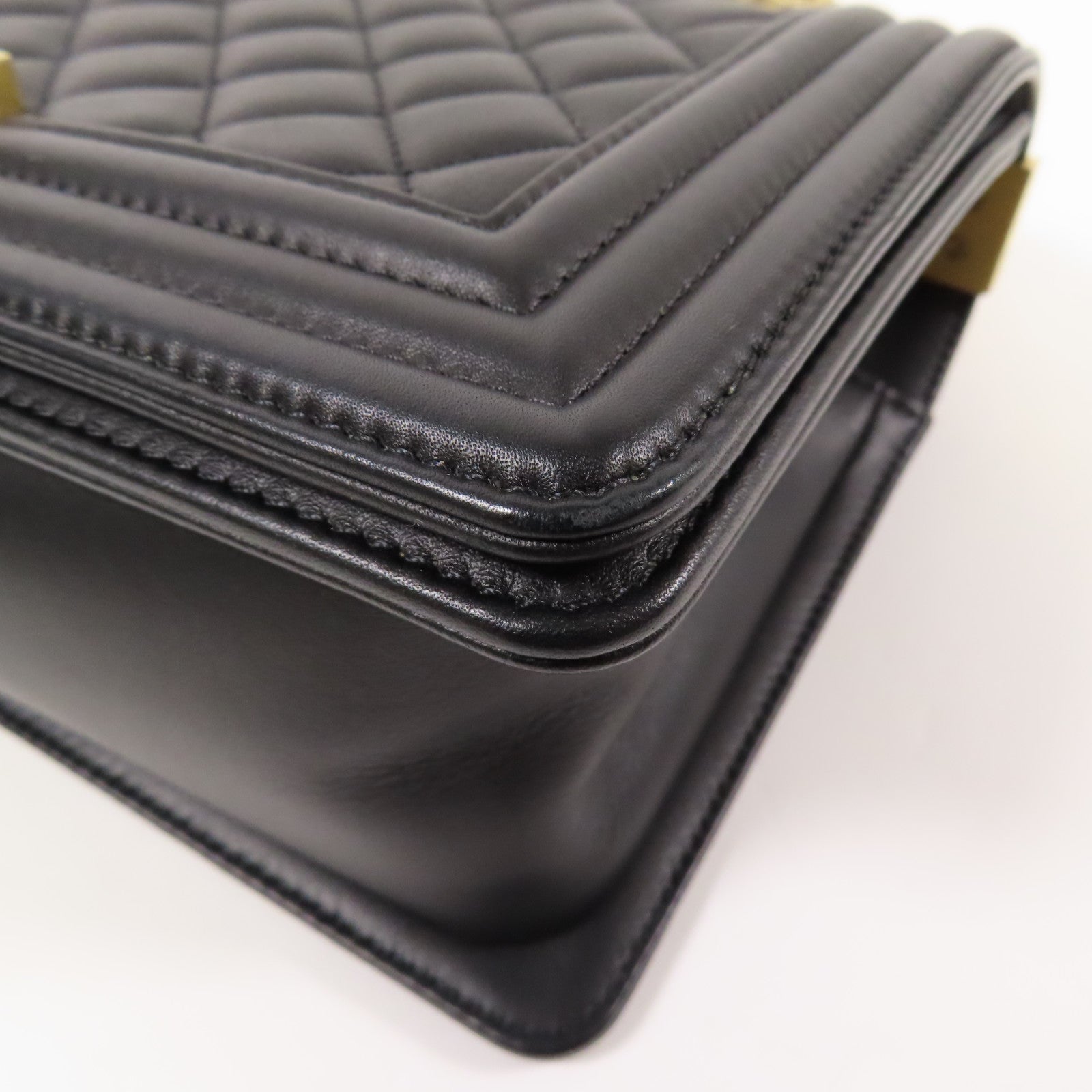 CHANEL 牛皮皮革Boy 25金扣肩背袋