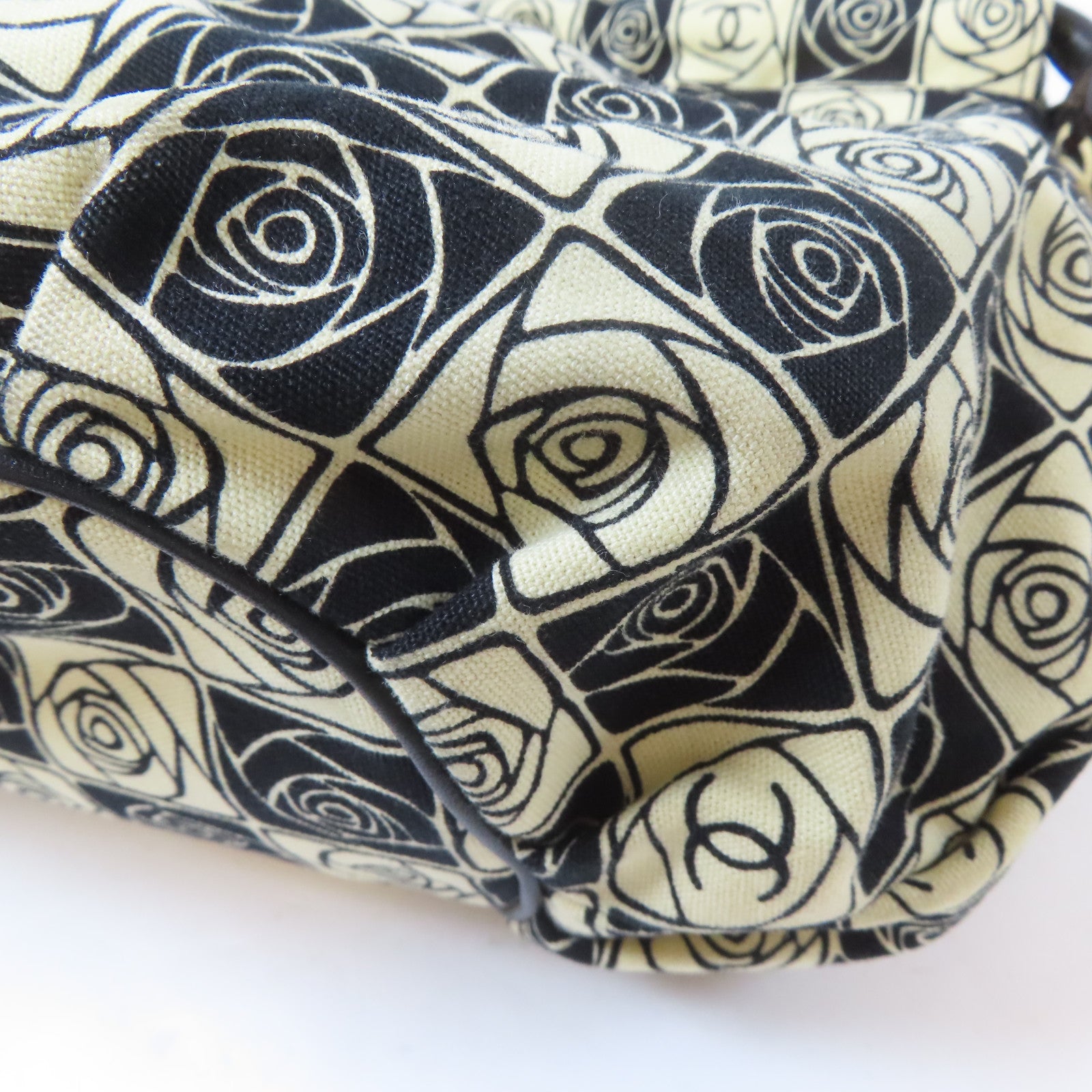 CHANEL 【激減優惠】布料Shoulder Bag銀扣肩背袋黑色/米色