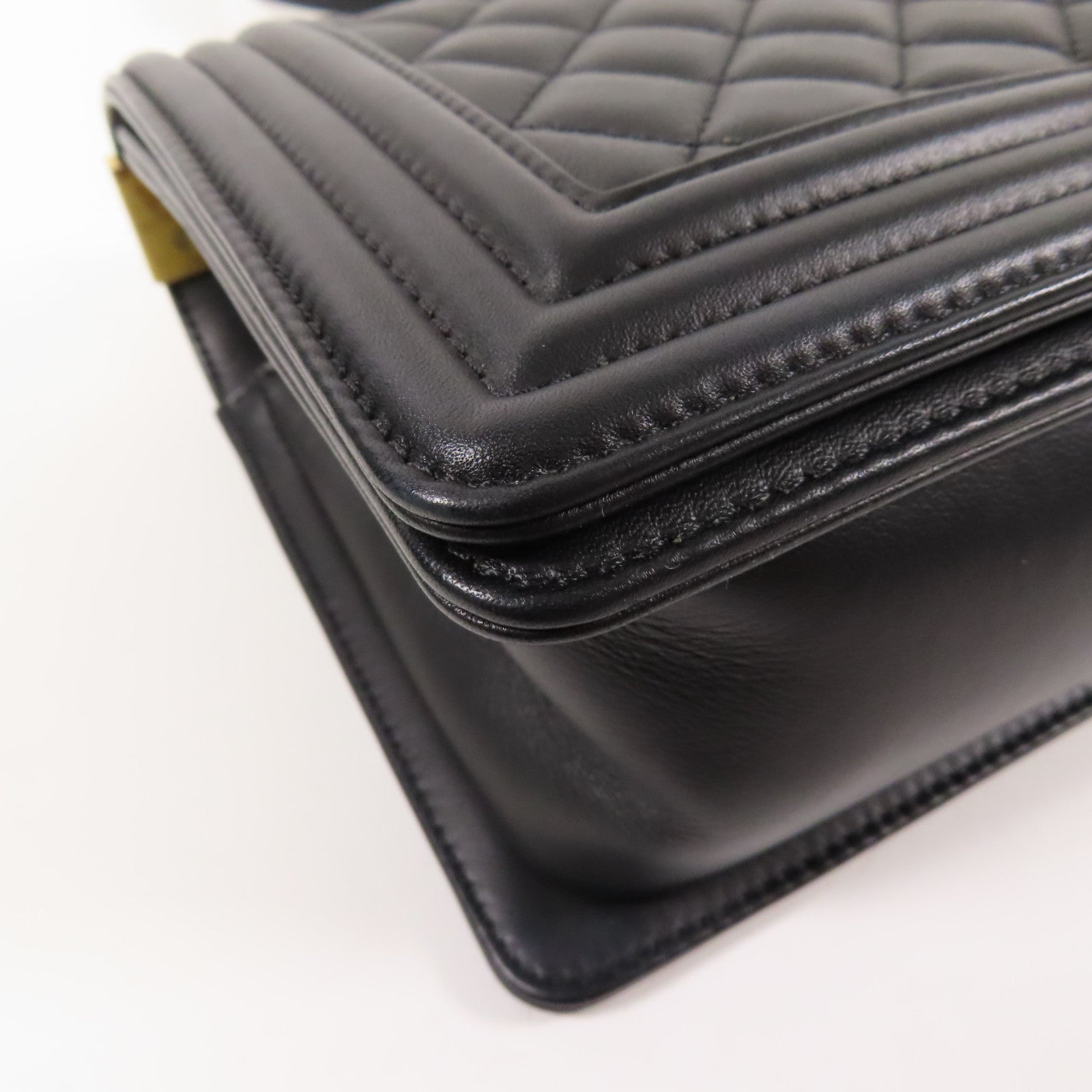 CHANEL 牛皮皮革Boy 25金扣肩背袋